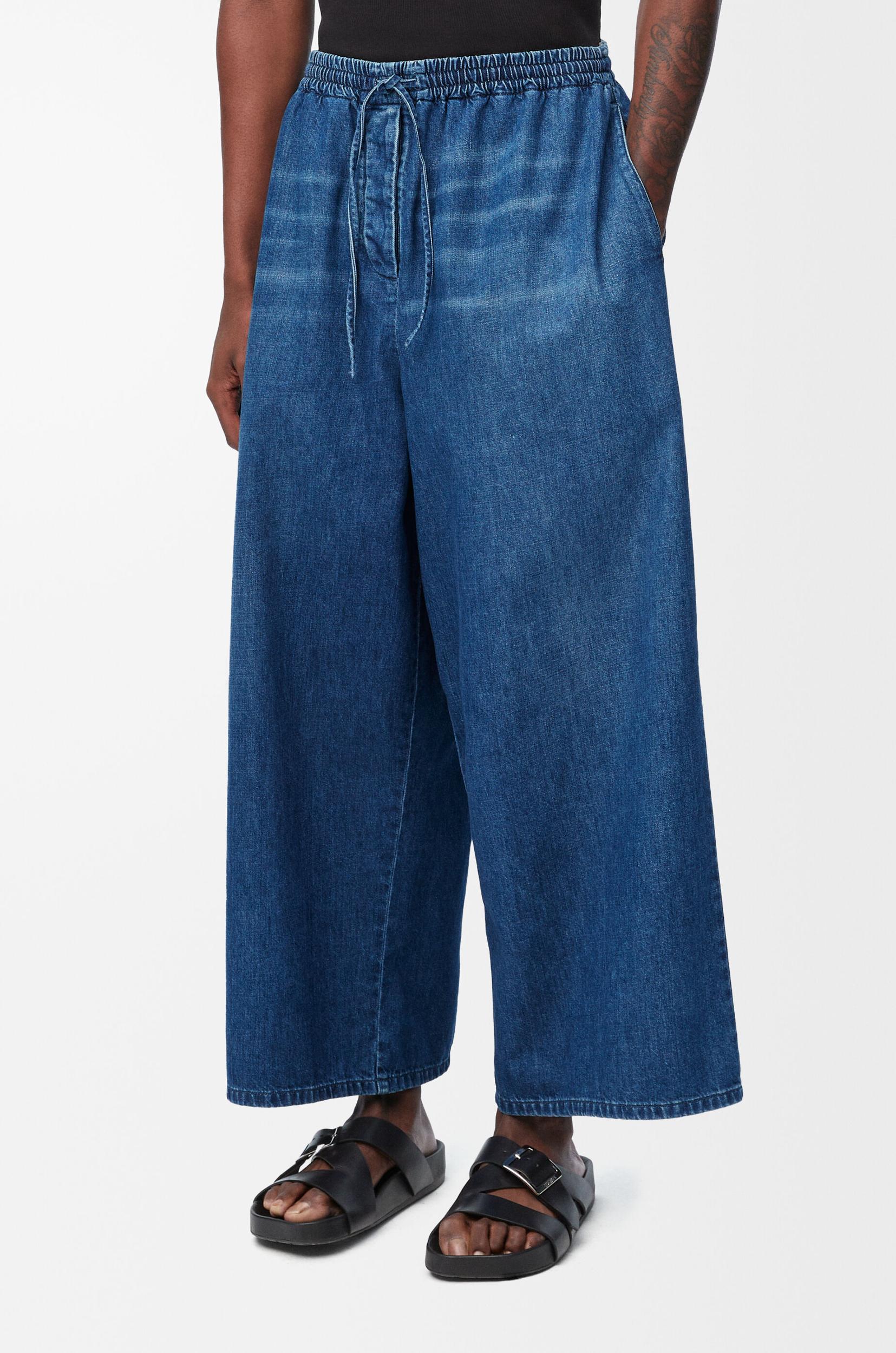 Cropped trousers in denim Product Image