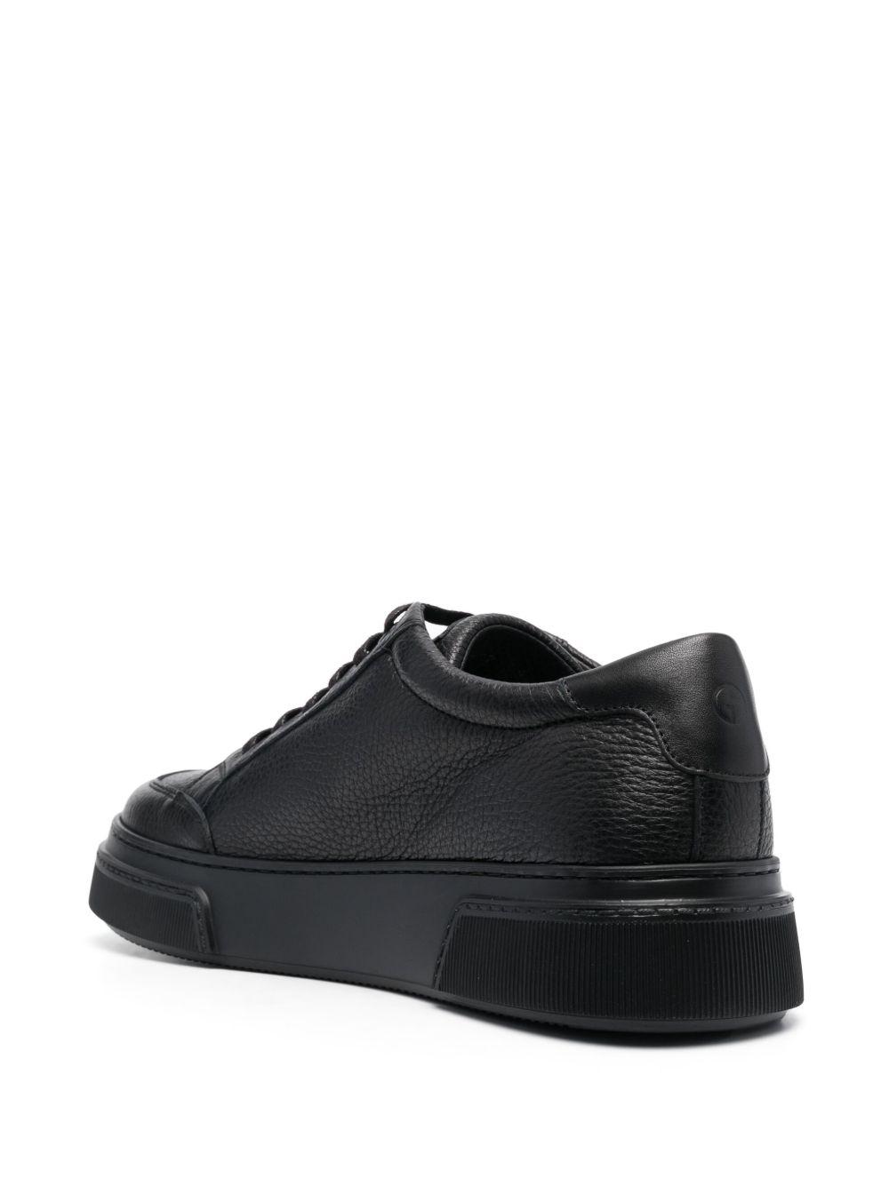 Herren pebbled leather sneakers Product Image