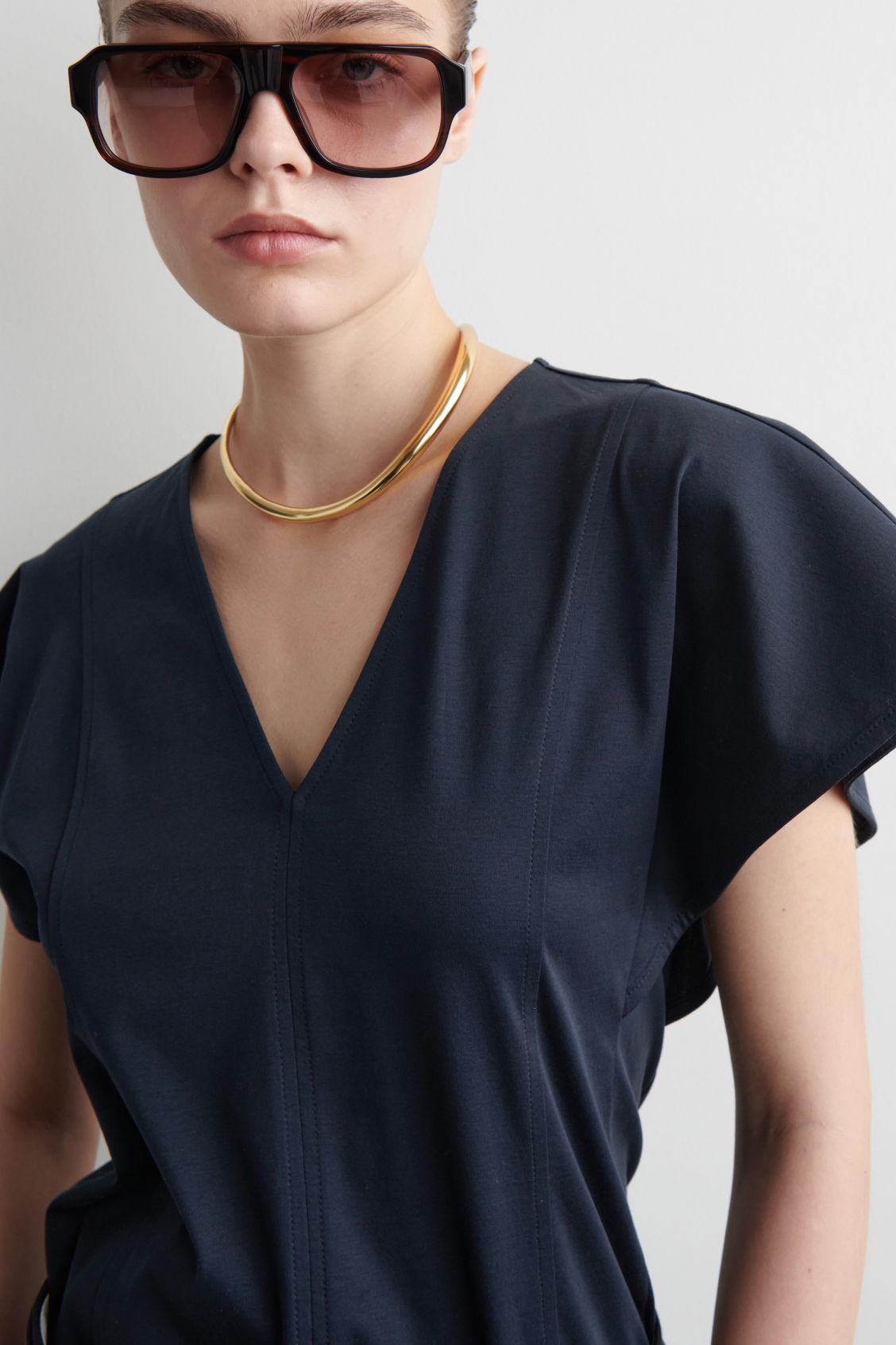 PETAL-SLEEVE COTTON TOP Product Image