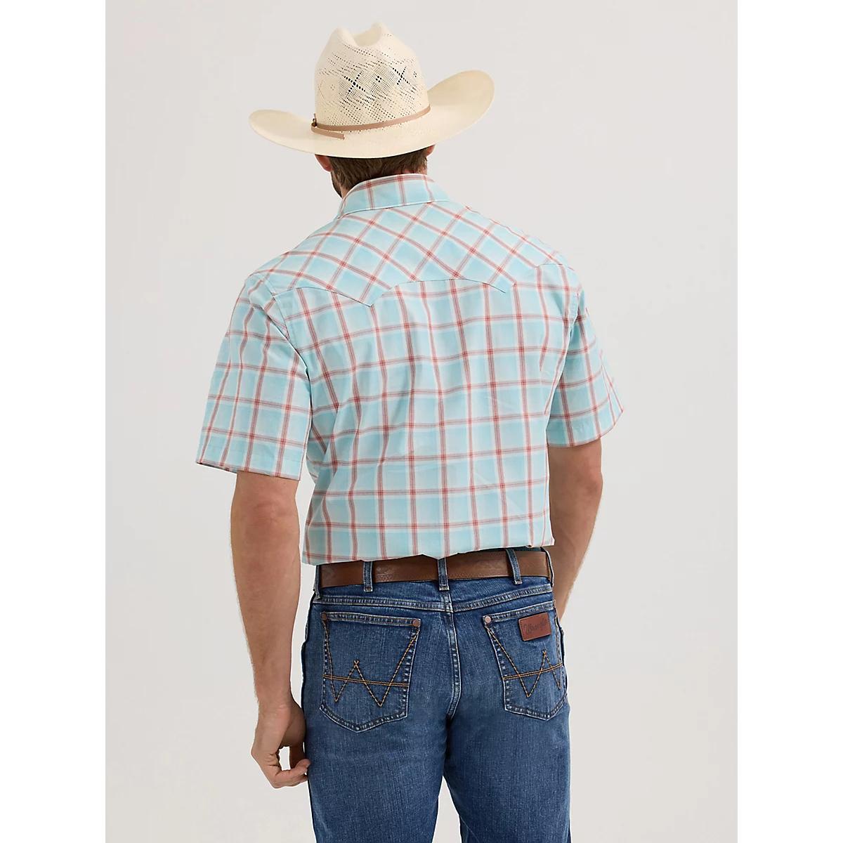 Men's Wrangler Retro® Short Sleeve Sawtooth Pocket Western Snap Shirt in Icy Sea Product Image