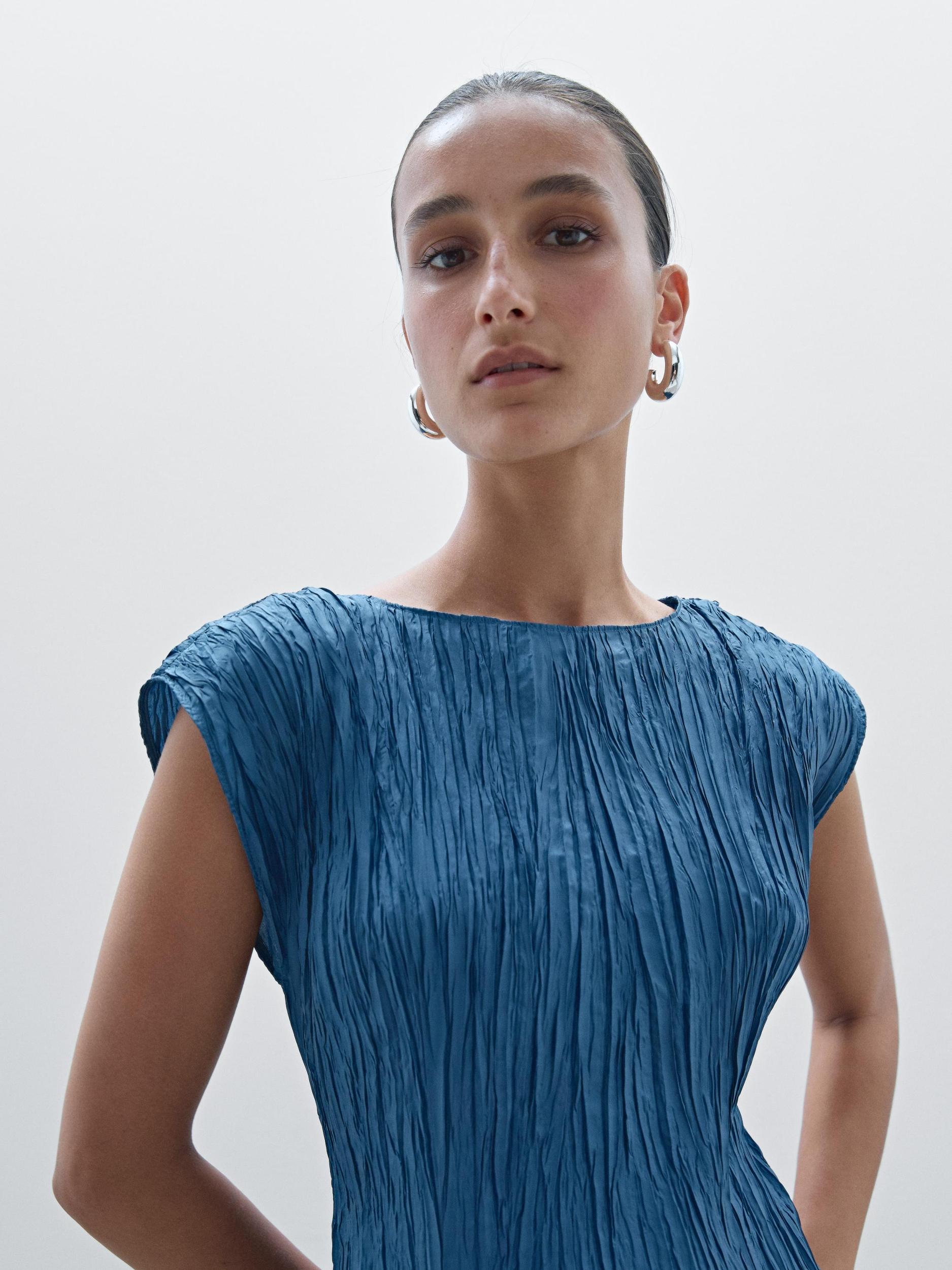 Pleated raglan sleeve midi dress Product Image