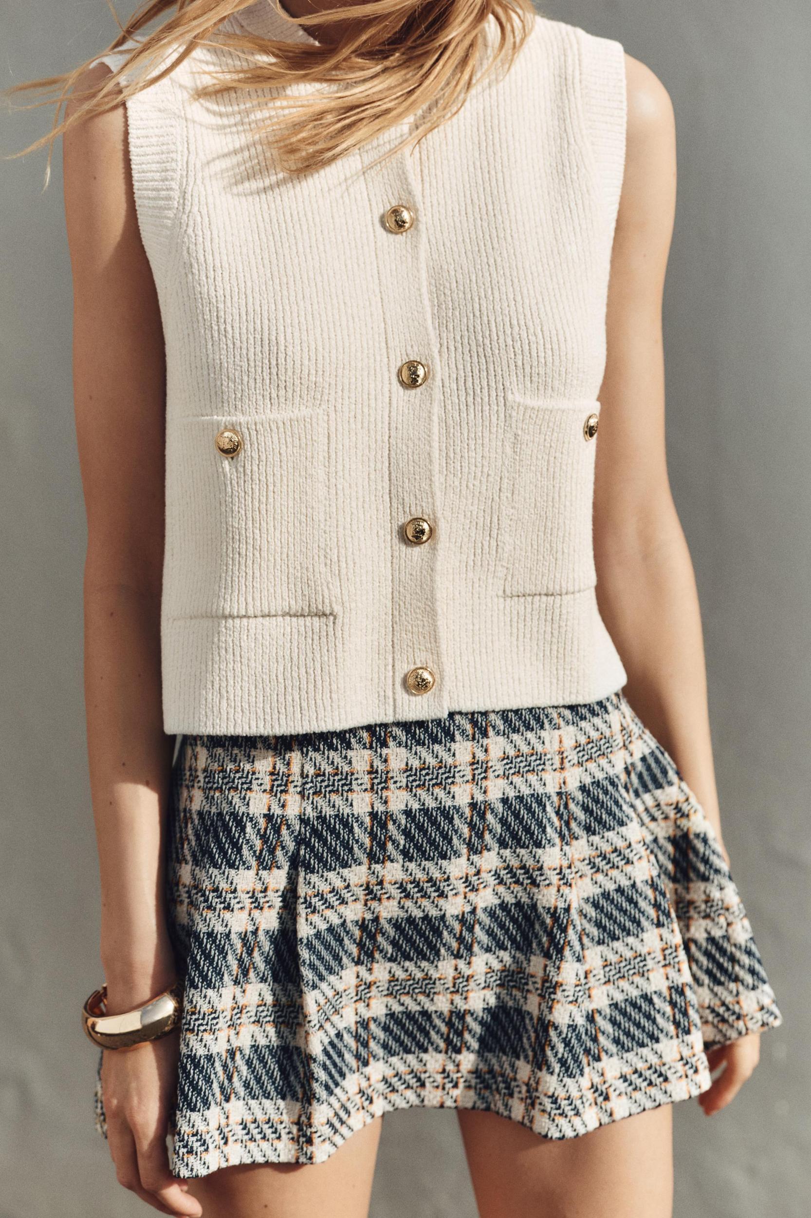 SMOOTH KNIT VEST TOP Product Image