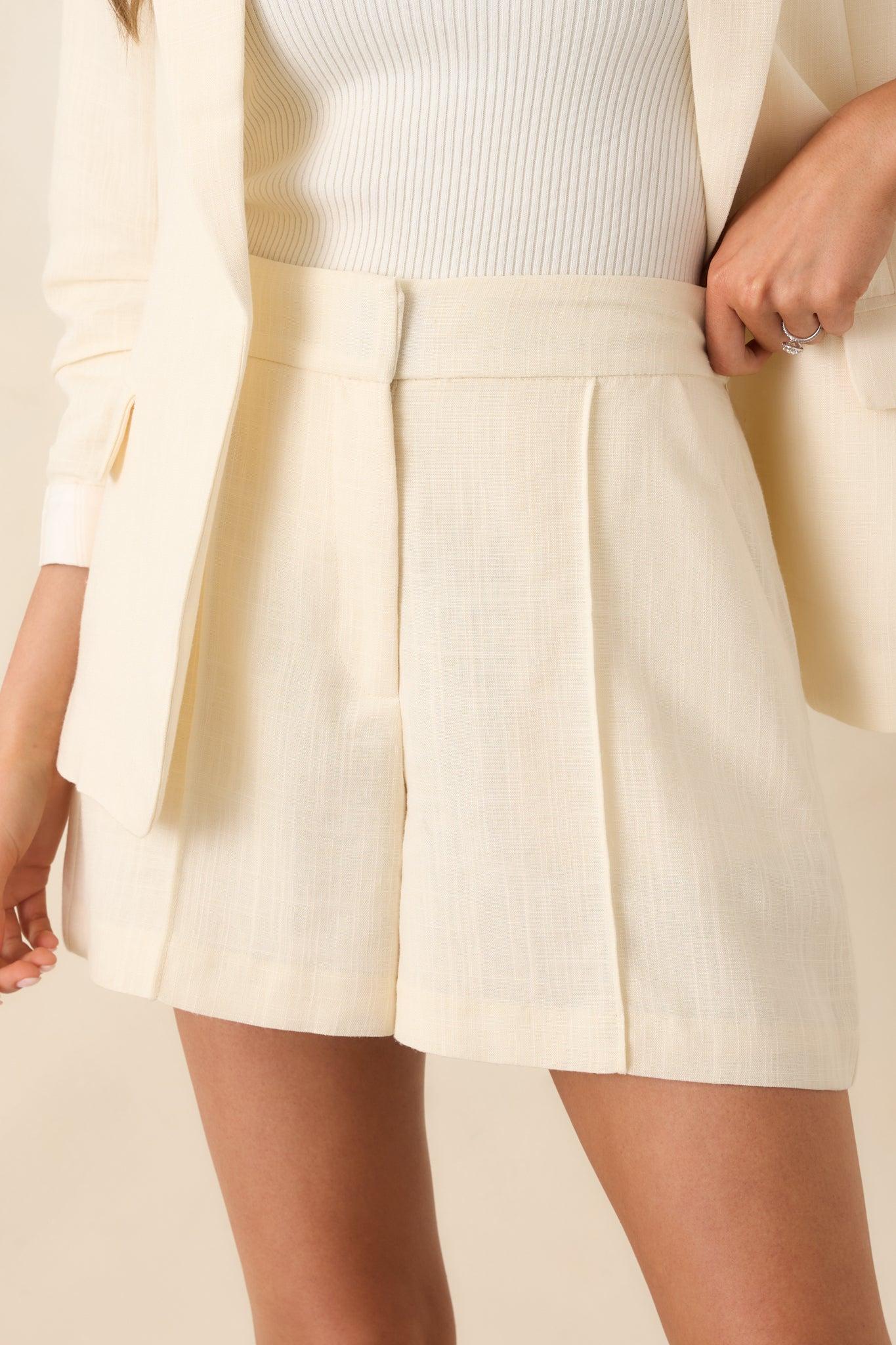Boardwalk Executive Ivory Linen Blend Tailored Shorts Product Image