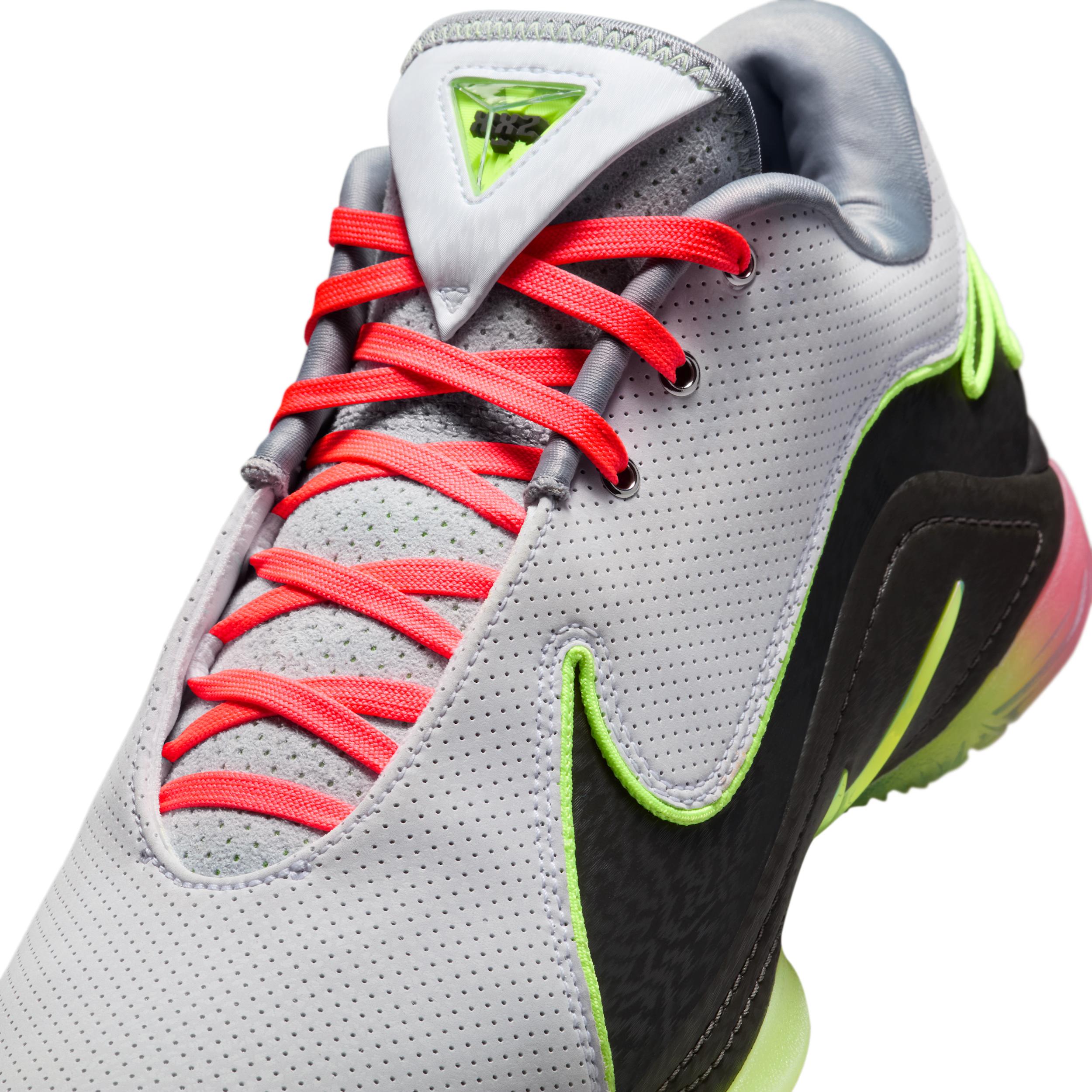 Nike Men's LeBron XXII Basketball Shoes Product Image