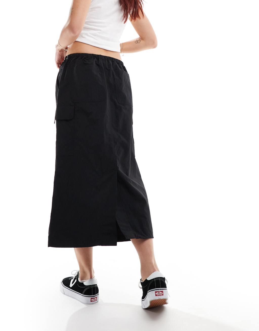 Vans riley parachute cargo skirt in black Product Image