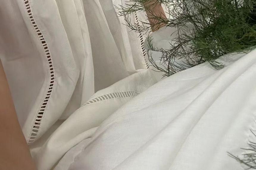 Scoop Neck Plain Flowy Tank Top Product Image