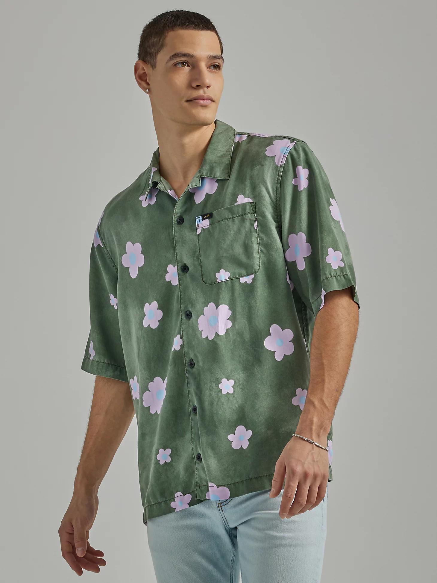 Men's Oversized Floral Resort Shirt | Men's Tops & Tees | Lee® Product Image