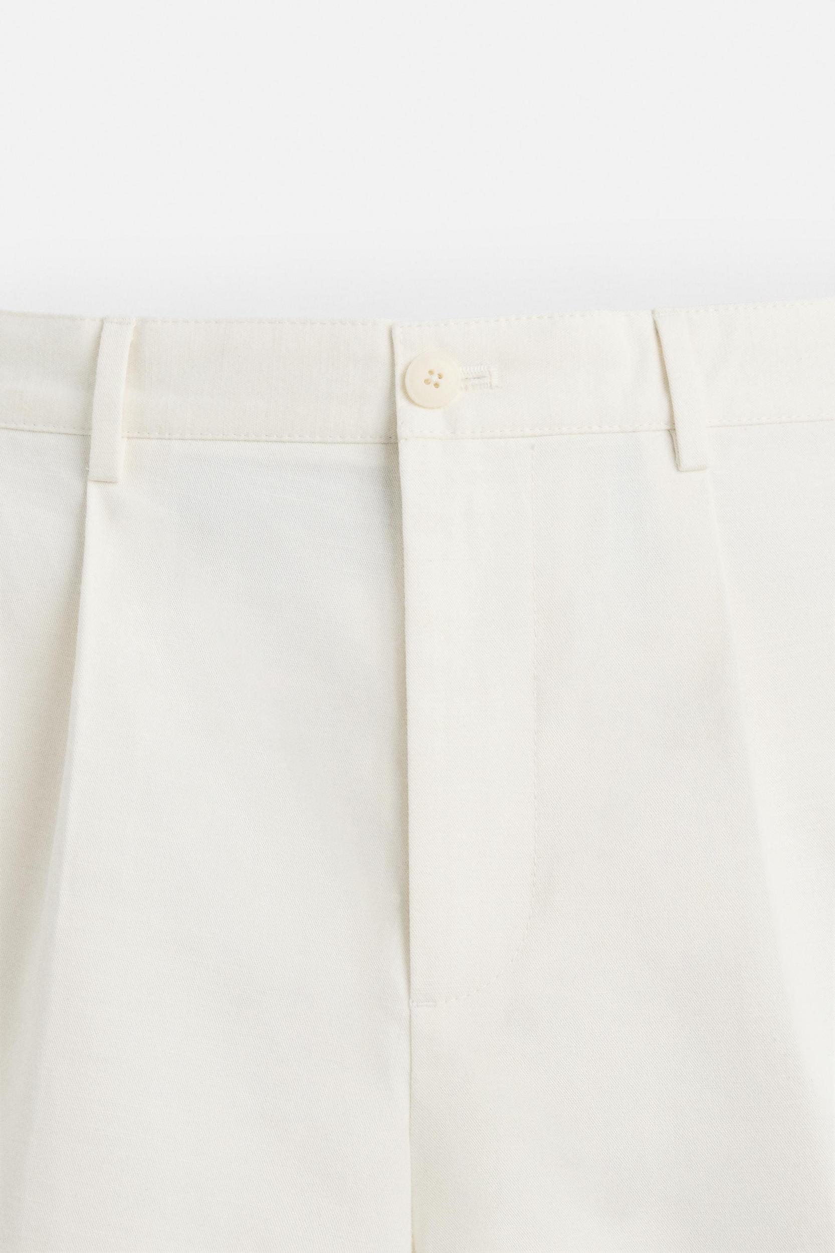 COTTON LINEN PLEATED SHORTS Product Image