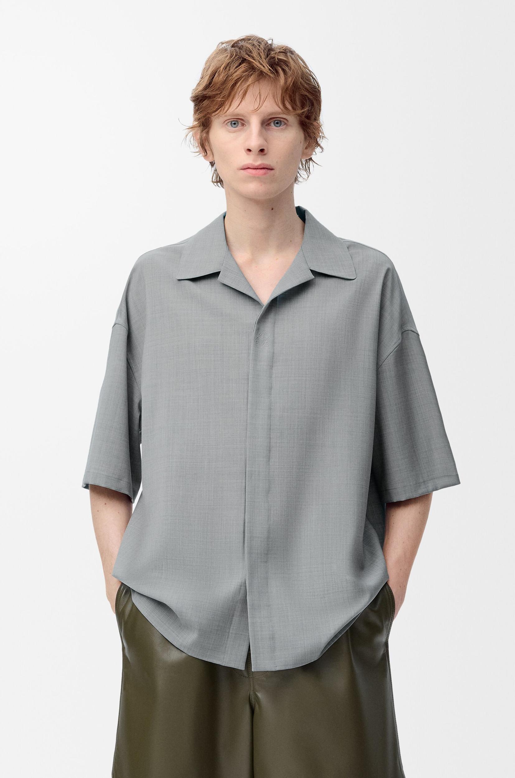 Short sleeve shirt in wool Product Image