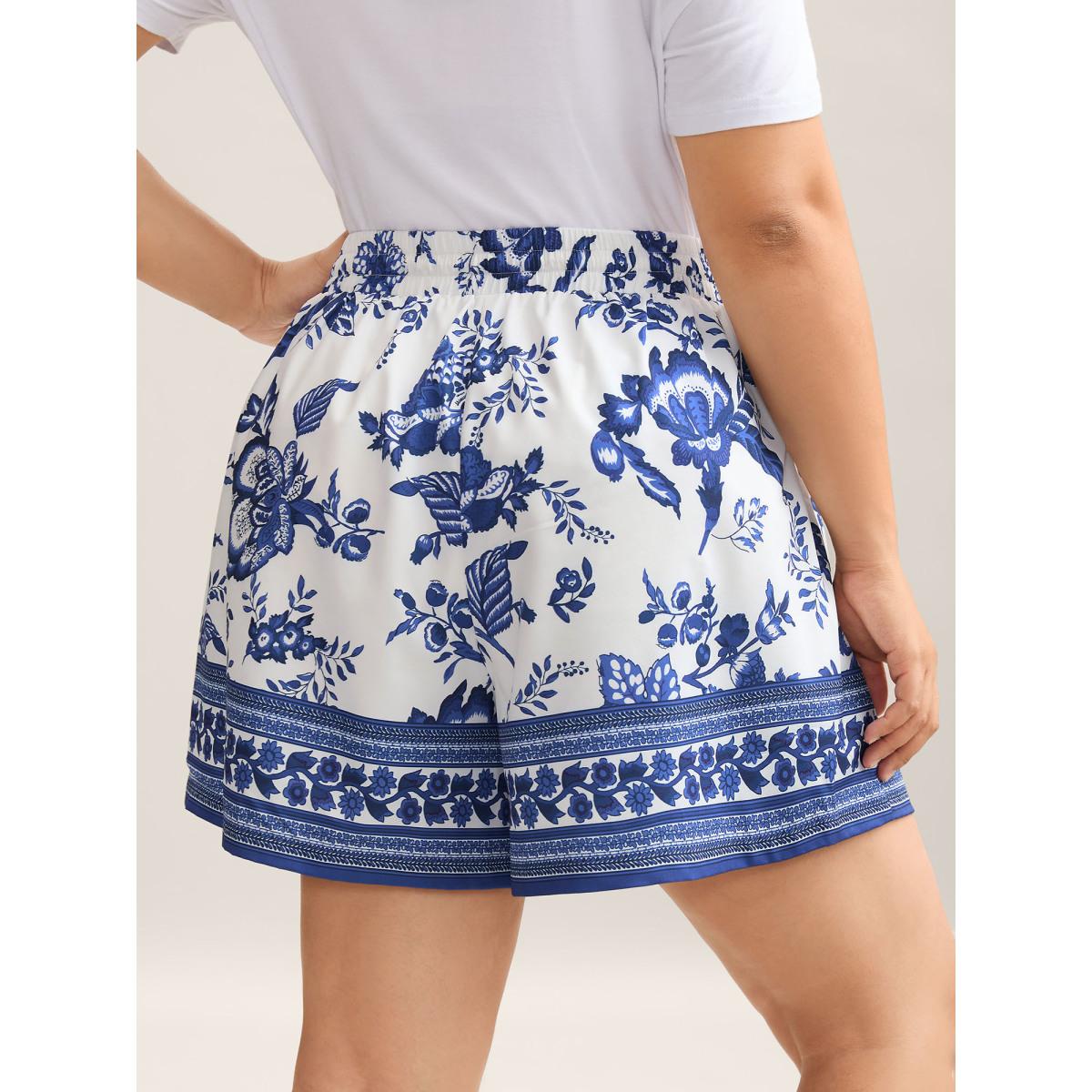 Plus Size Floral Print Drawstring Straight-Leg Shorts Women DarkBlue Resort Drawstring Vacation Shorts BloomChic 14-16/1X Product Image