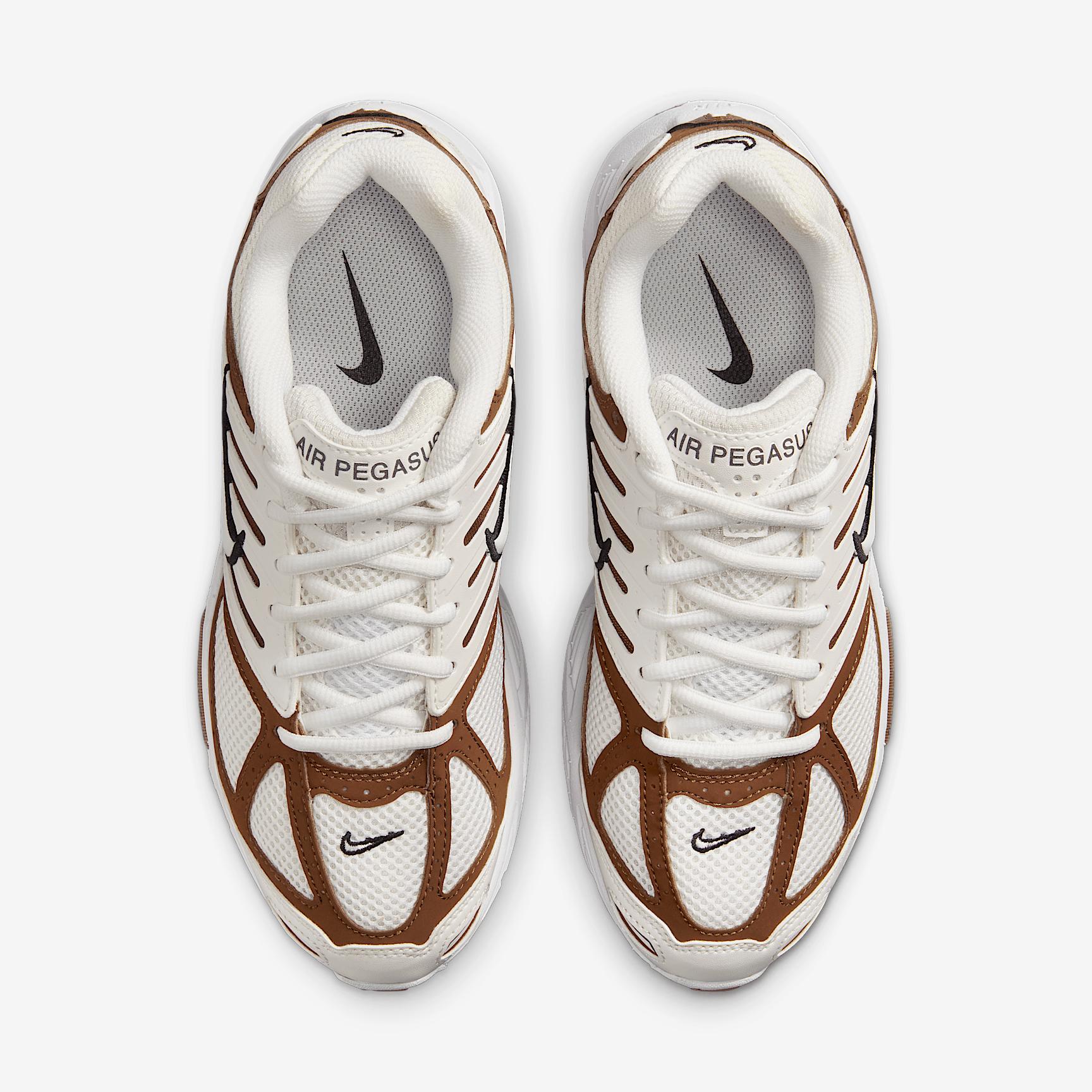 Nike Women's Air Pegasus 2005 Shoes Product Image