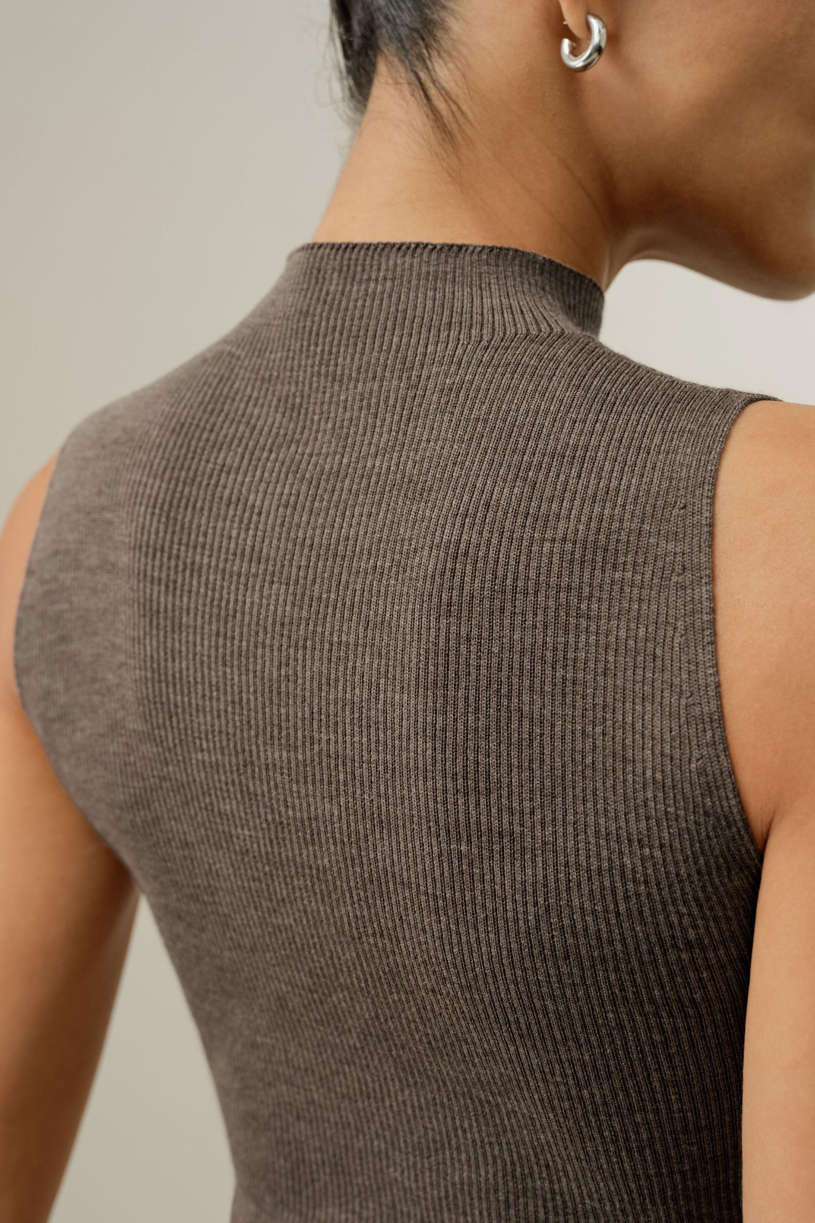 Seamless Knit Washable-Wool Vest Product Image