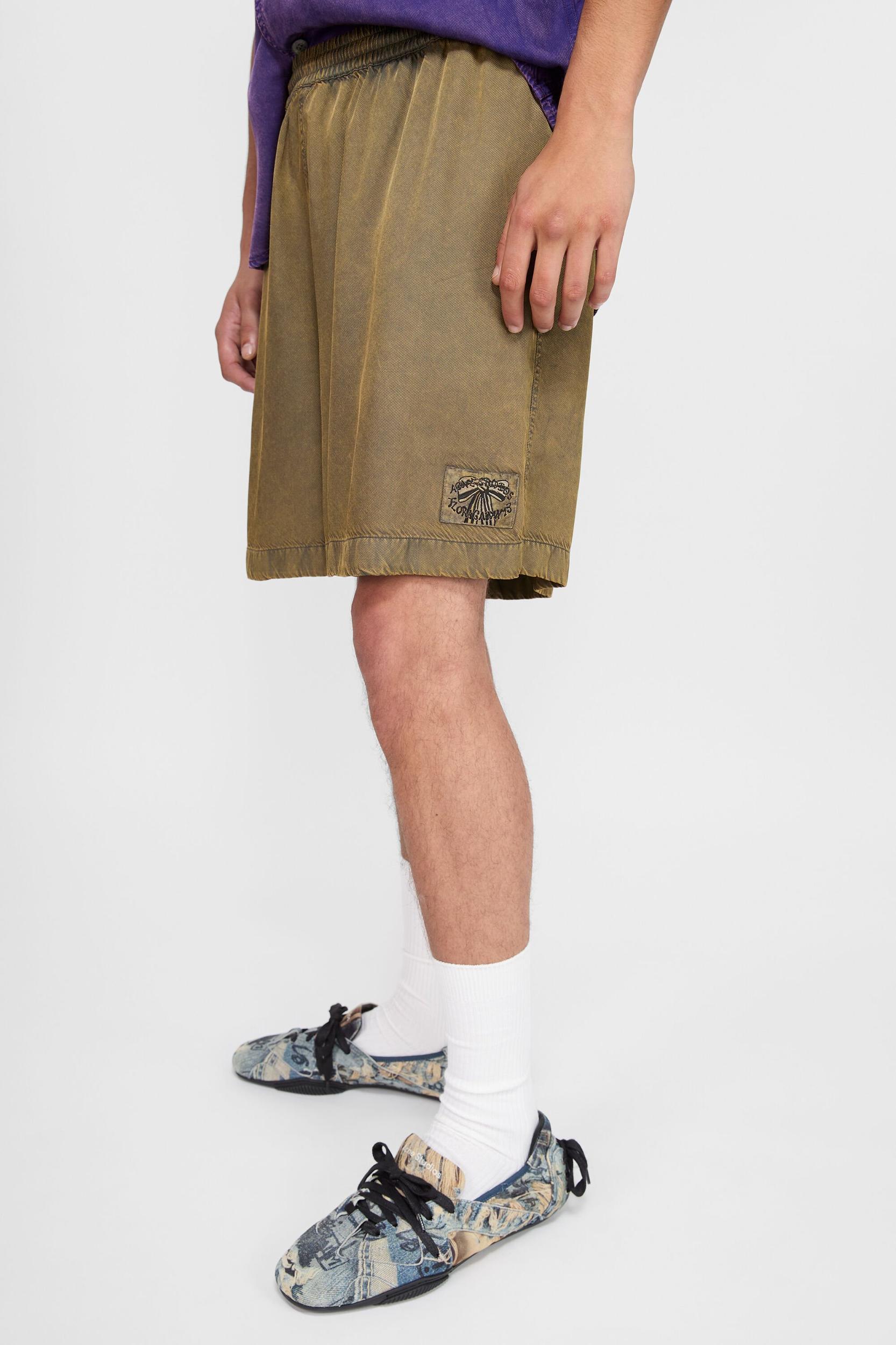 Garment-dyed shorts Product Image