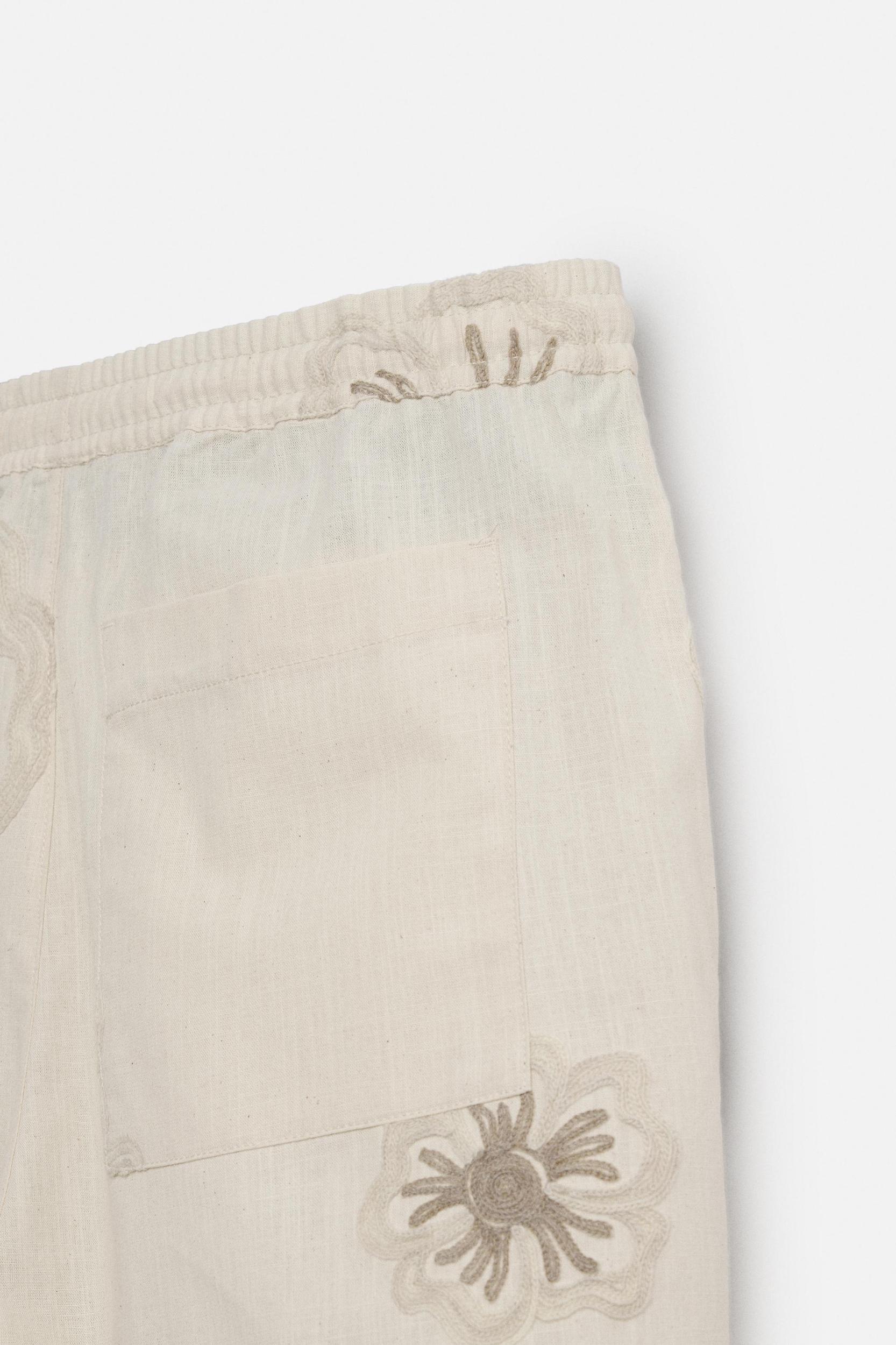 FLORAL EMBROIDERED SHORTS Product Image