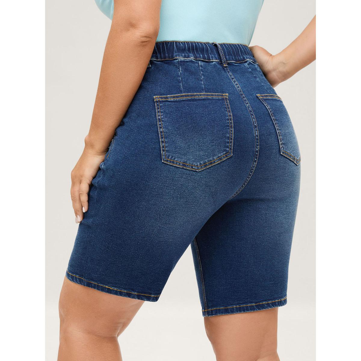 Plus Size No-Gap Waist Stretchy Denim Shorts Women Denimindigo Medium stretch Casual Slanted pocket Leisure Denim Shorts BloomChic 26/4X Product Image