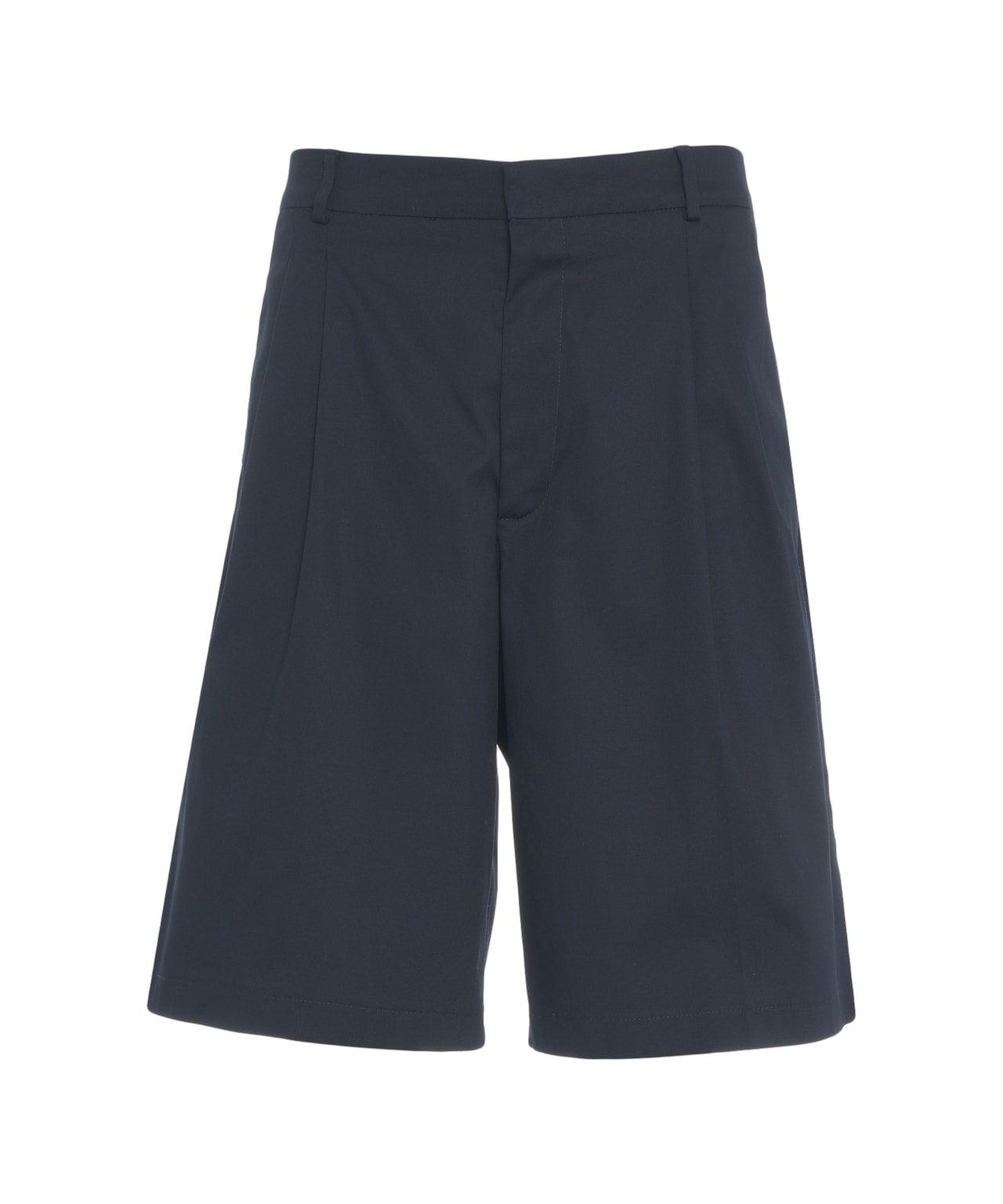 Bermuda shorts with pleats Product Image