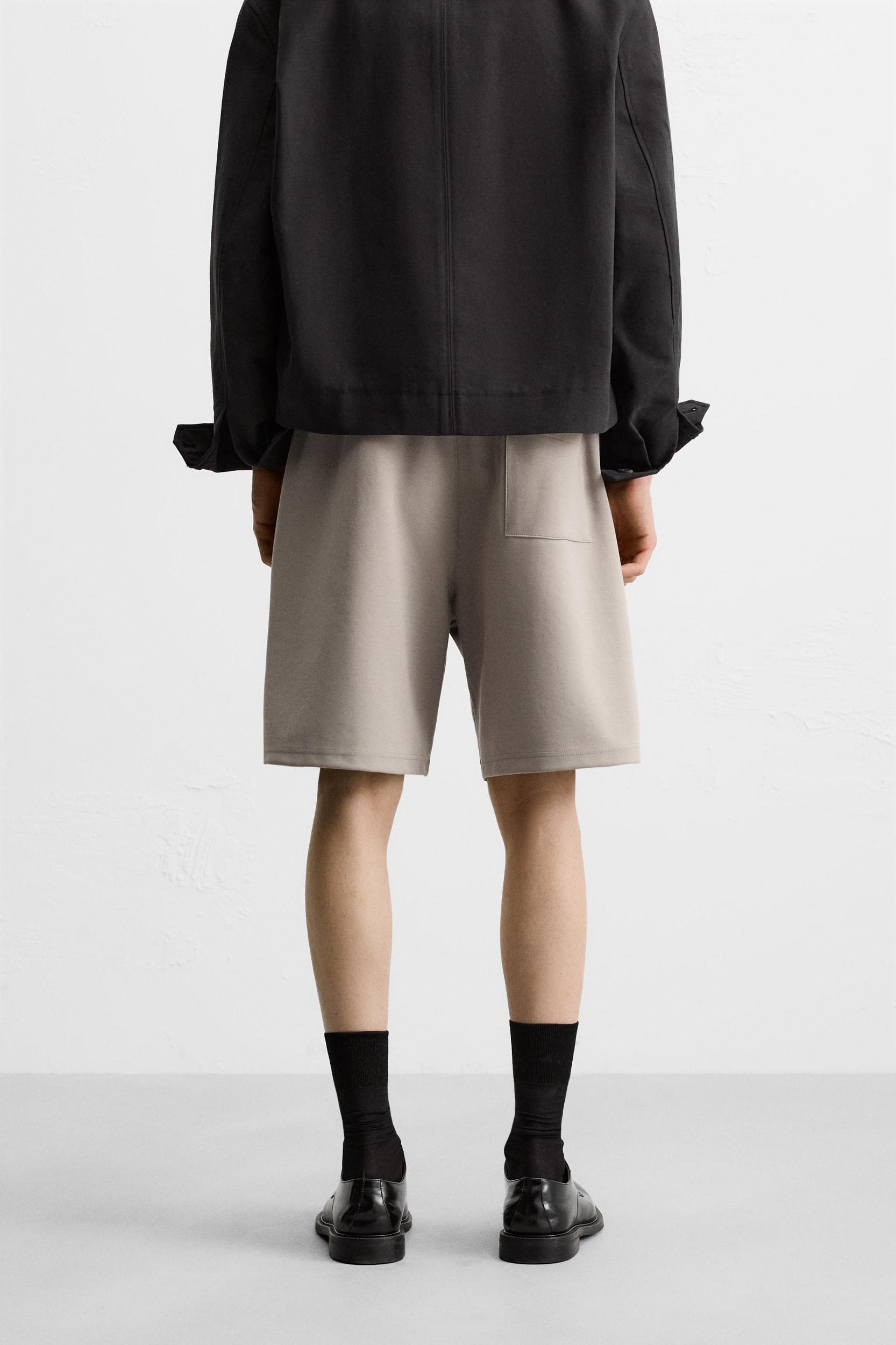 TECHNICAL OVERSIZED FIT JOGGER SHORTS Product Image