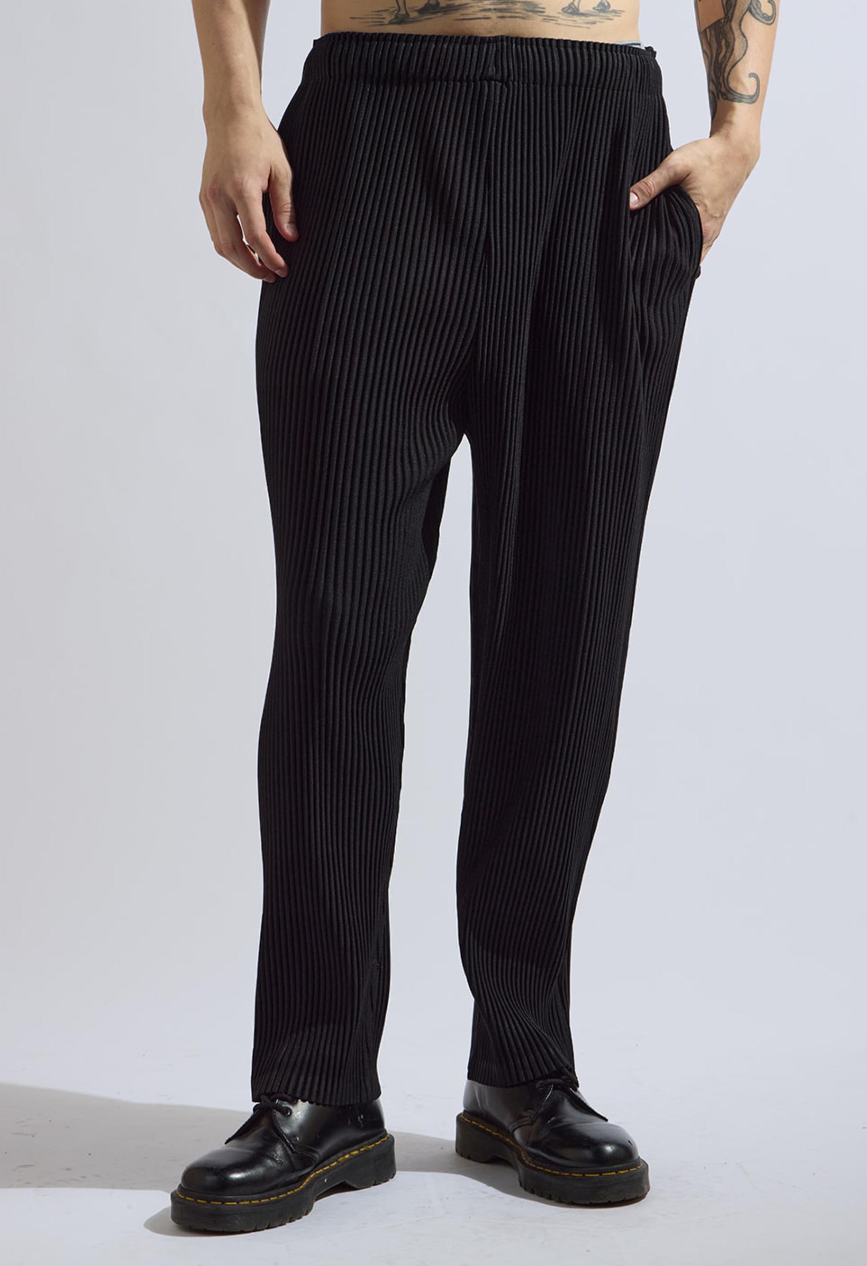 Pleated Trousers in Black Product Image