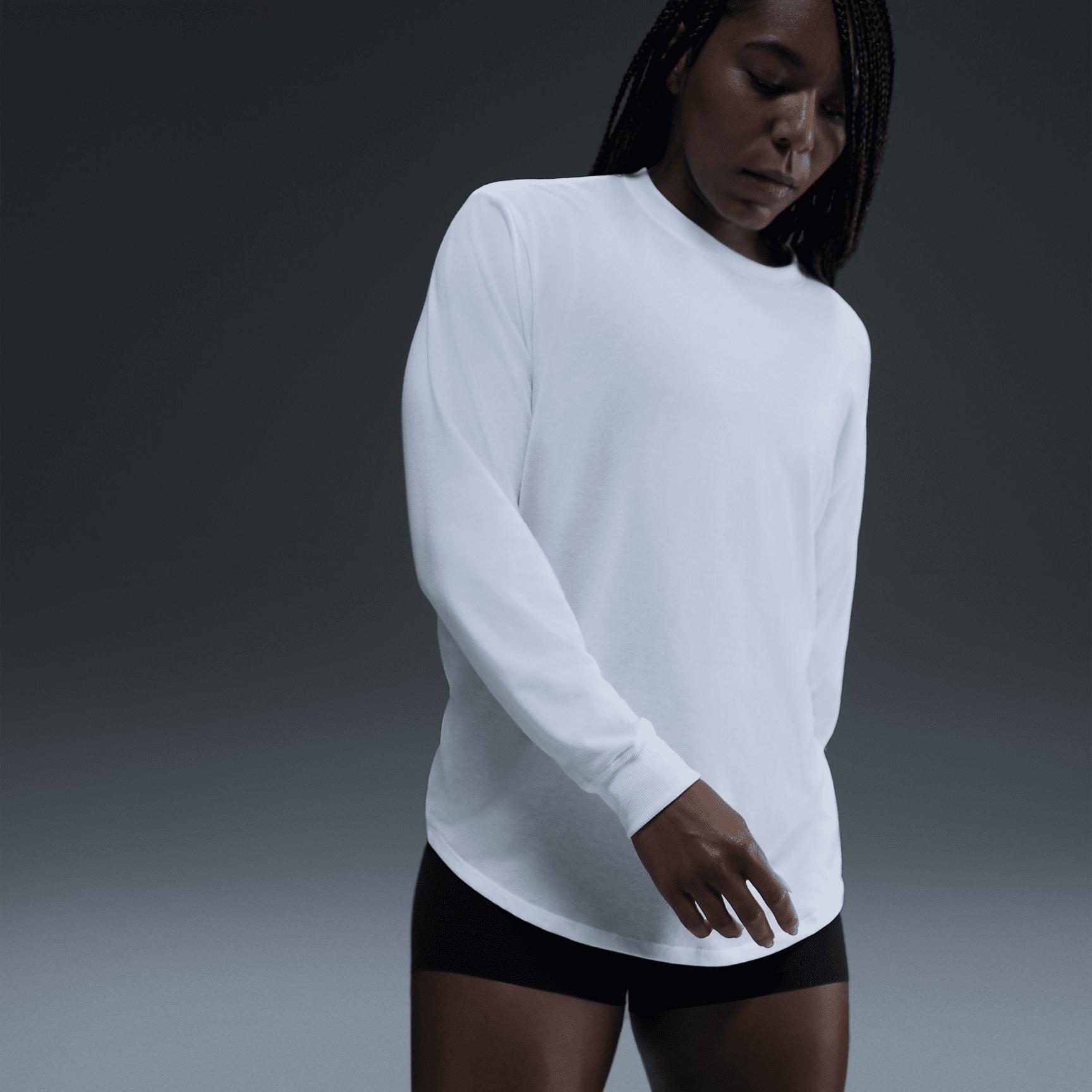 Nike One Relaxed Women's Dri-FIT Long-Sleeve Top Product Image
