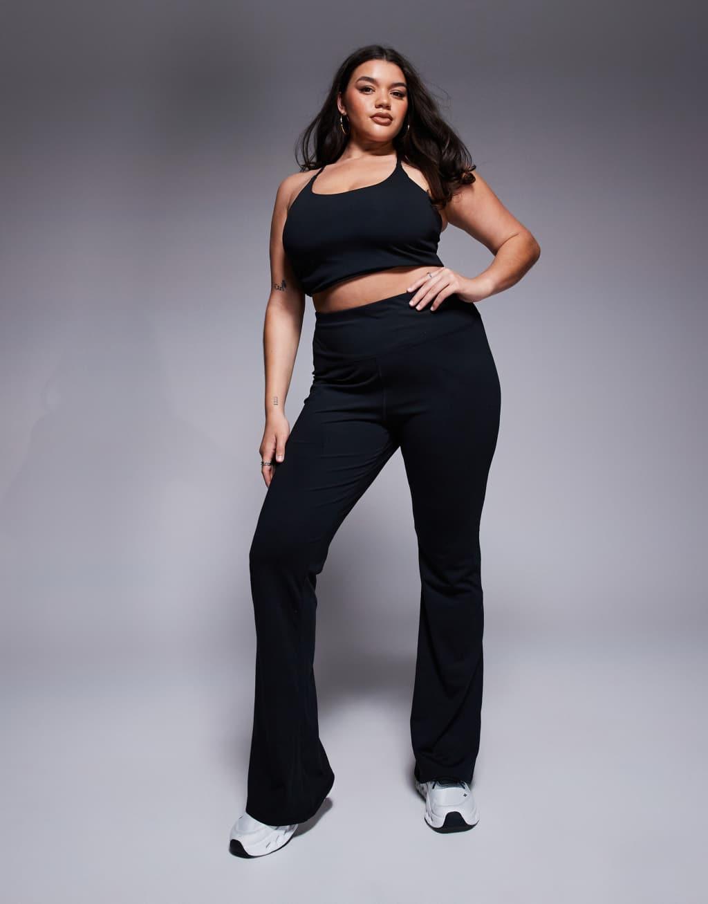 4505 Curve Icon slim kick soft touch yoga leggings in black  Product Image