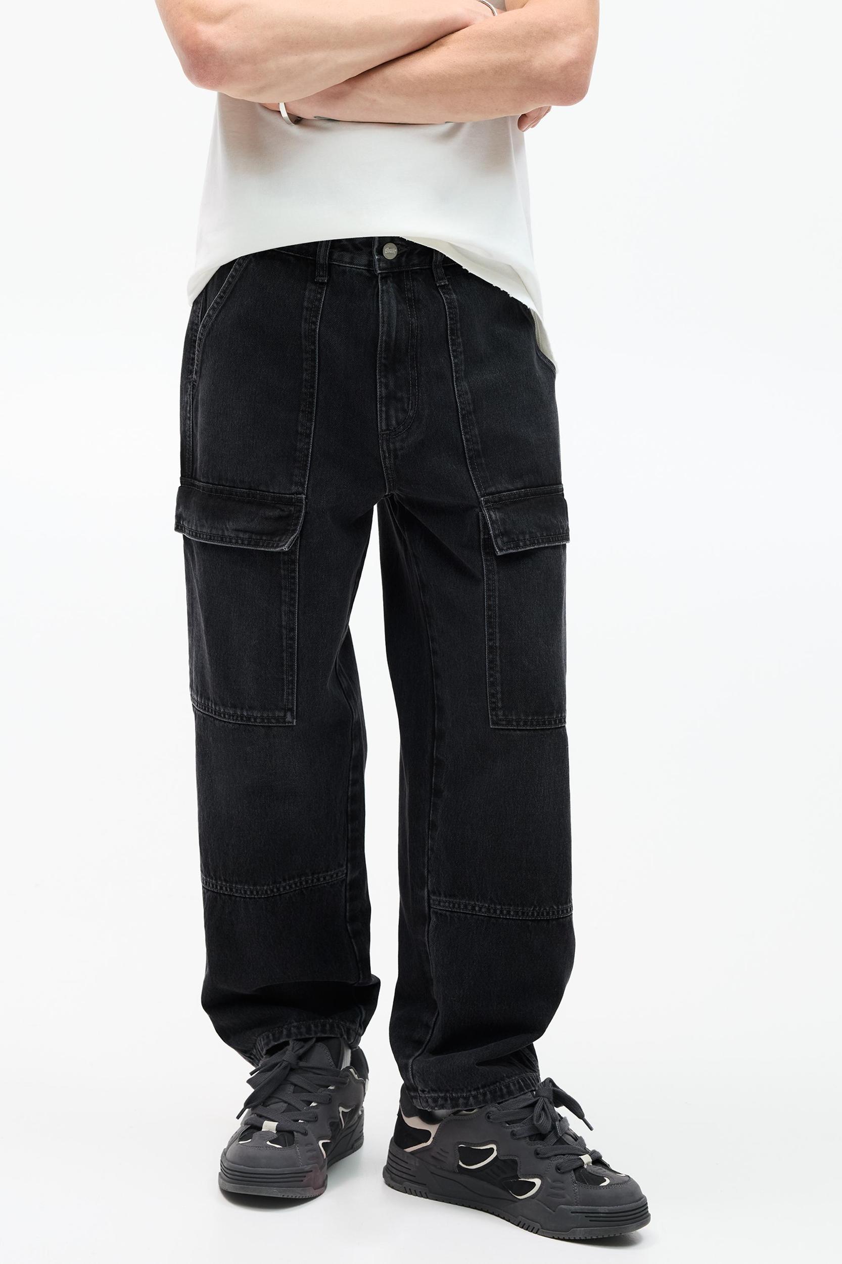 Baggy cargo jeans Product Image