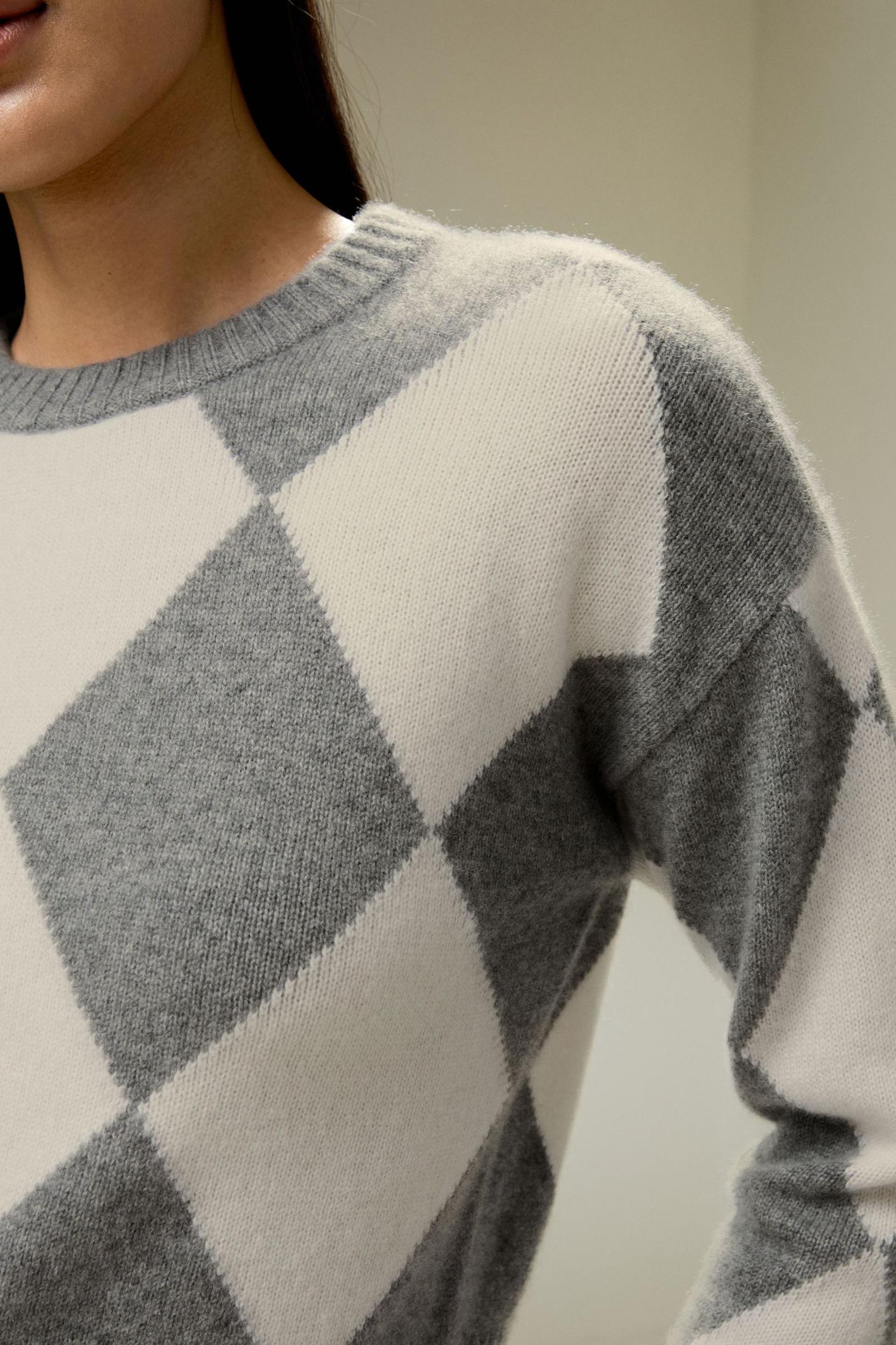 Round Neck Diamond Pattern Cashmere Sweater Product Image