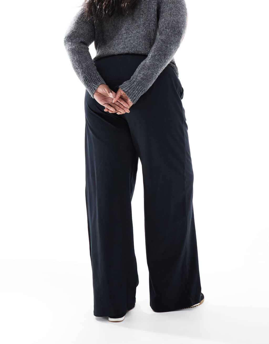 ASOS DESIGN Curve straight leg sweatpants in black Product Image