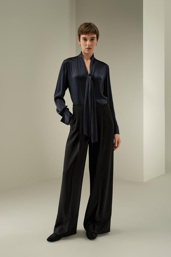 Silk Blouse with a detachable ribbon Product Image