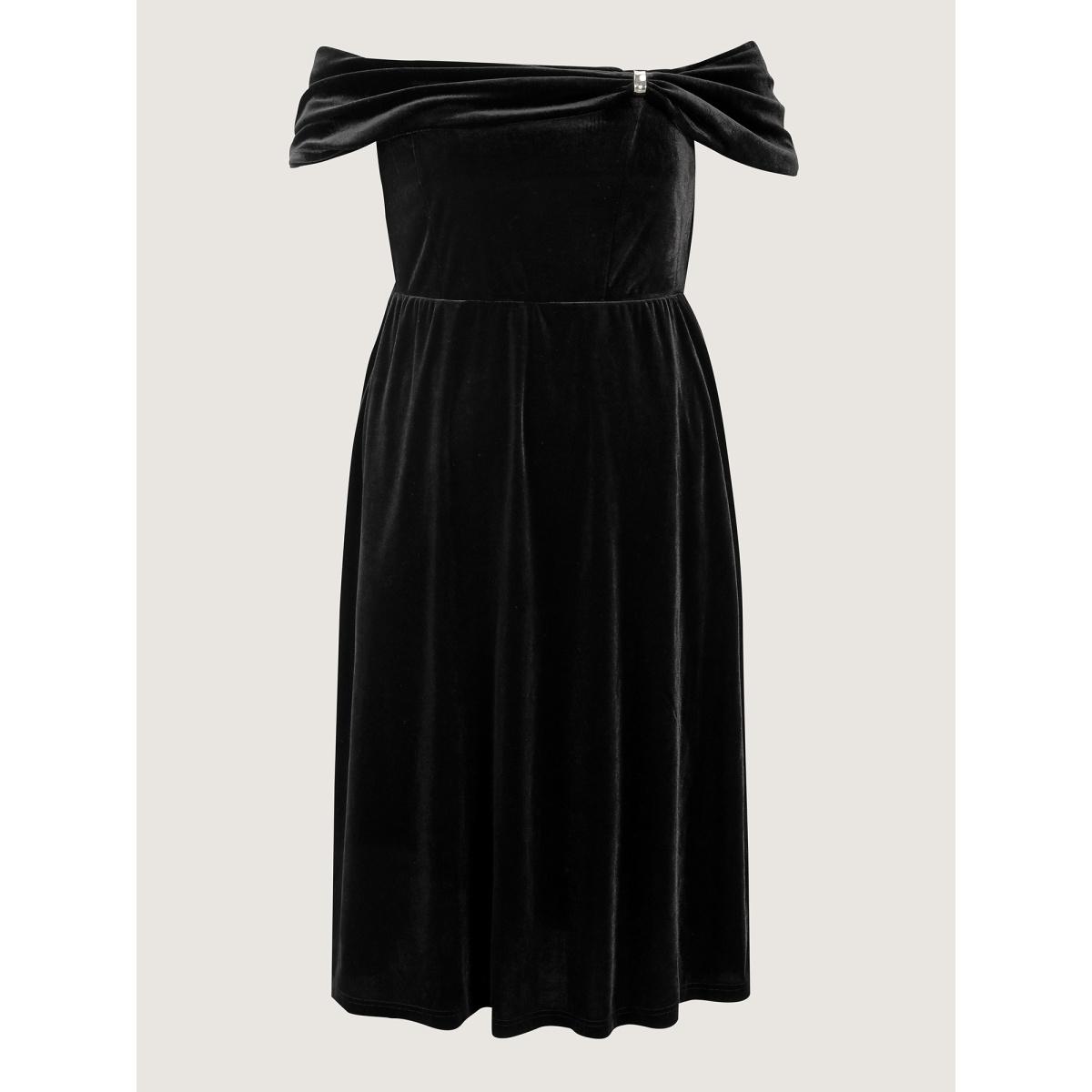 Plus Size Off-Shoulder Metallic Detail Pockets Midi Dress Black Women Formal One-shoulder neck Short sleeve Curvy BloomChic 26/4X Product Image
