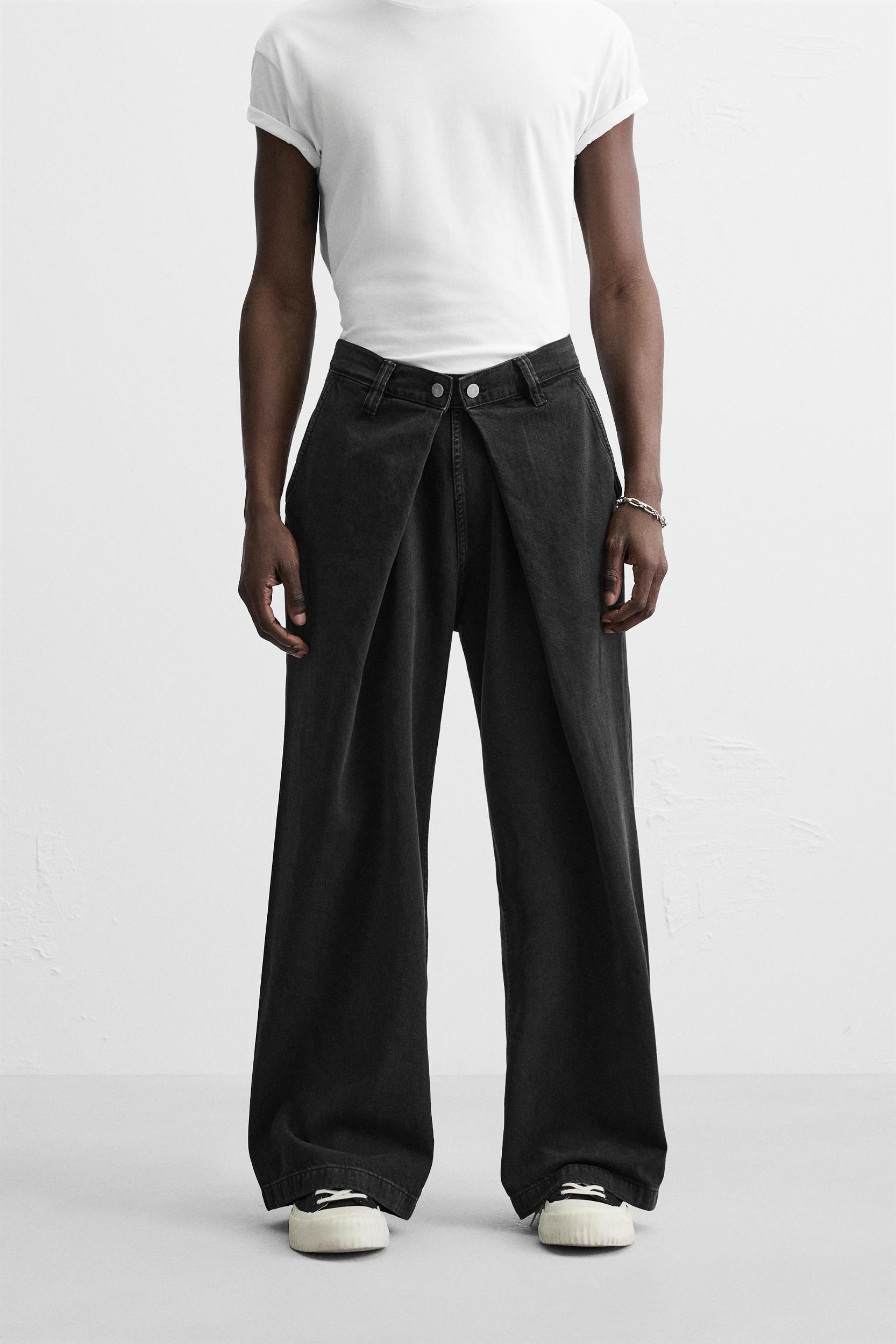 PLEATED BAGGY JEANS Product Image