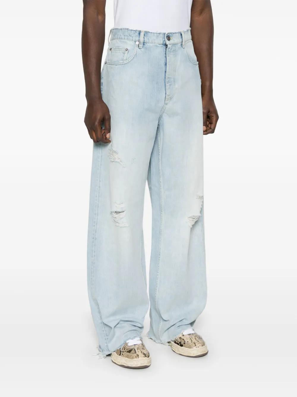 distressed jeans Product Image