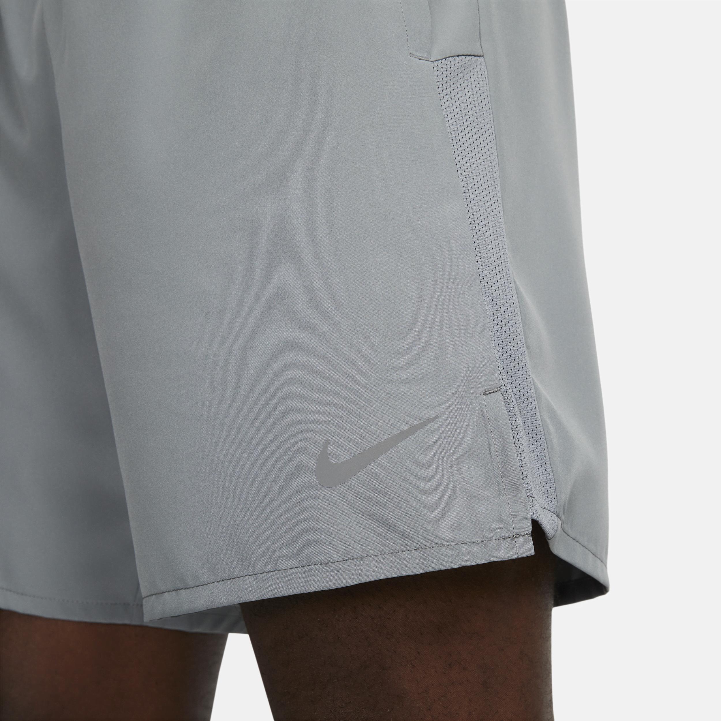 Nike Men's Challenger Dri-FIT 7" 2-in-1 Running Shorts Product Image