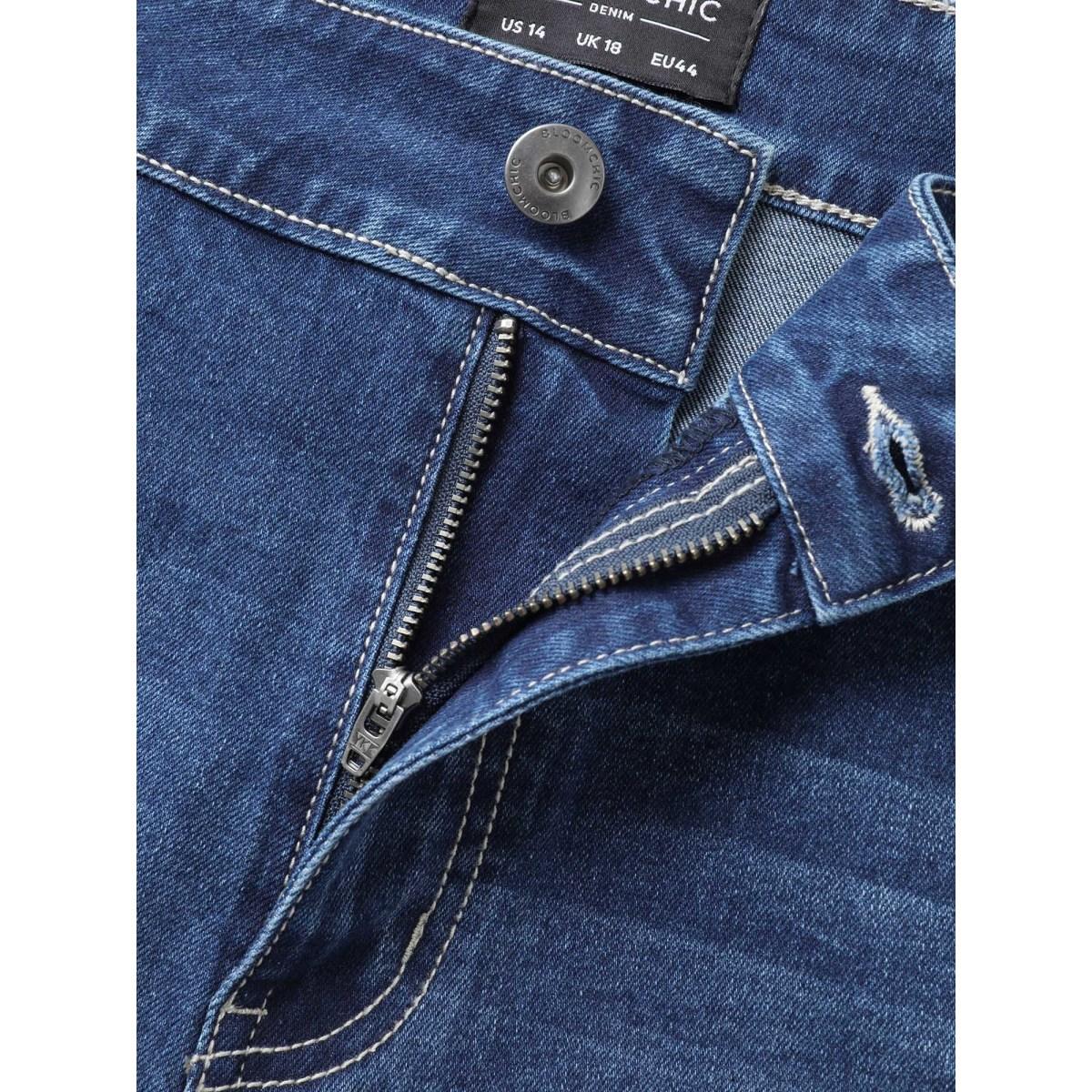 Plus Size Booty-Lifting Straight-Fit Denim Shorts Women Denimindigo Medium stretch Everyday-Casual Slanted pocket Casual Denim Shorts BloomChic 28/5X Product Image