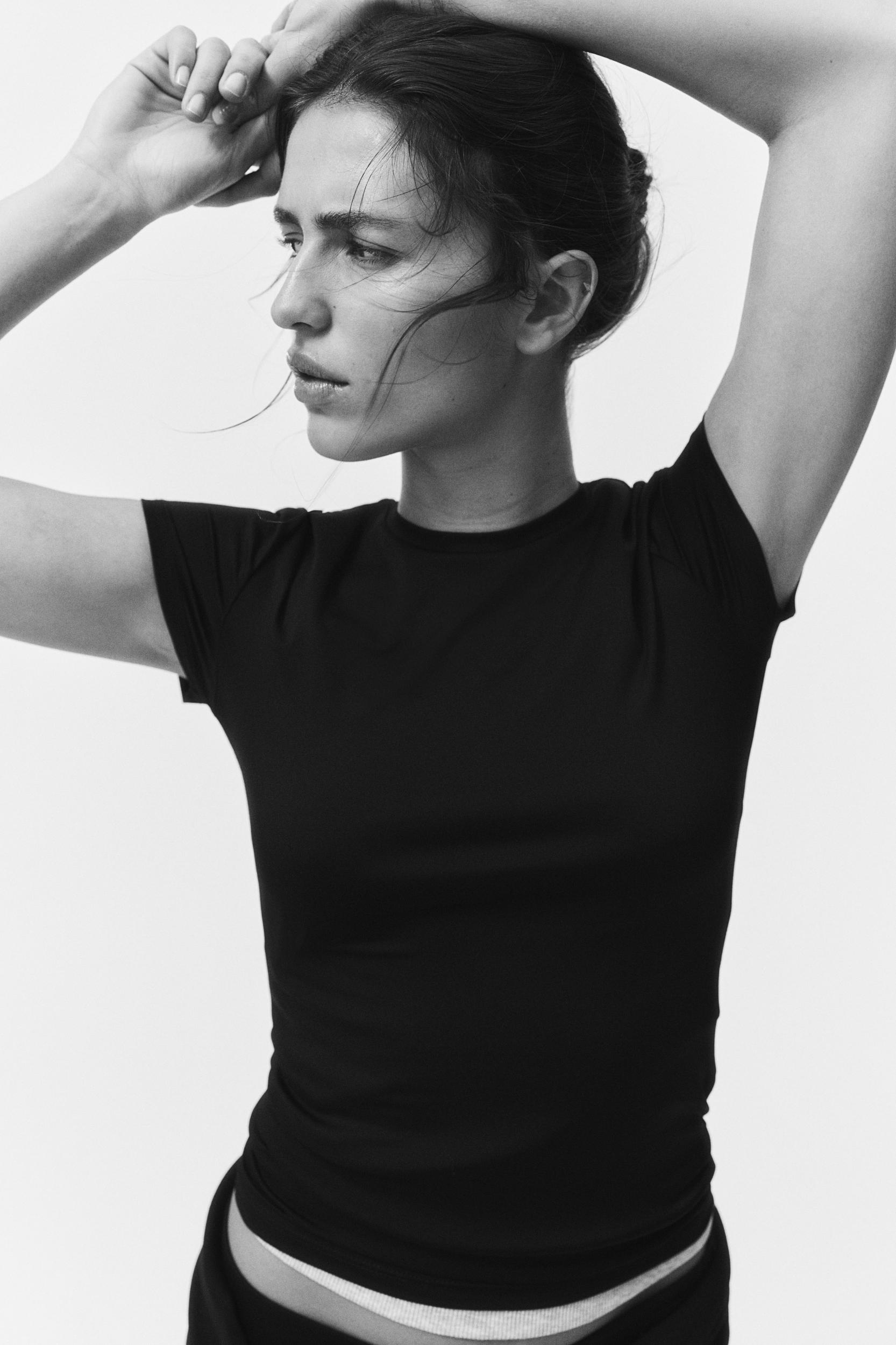 Fitted T-shirt Product Image