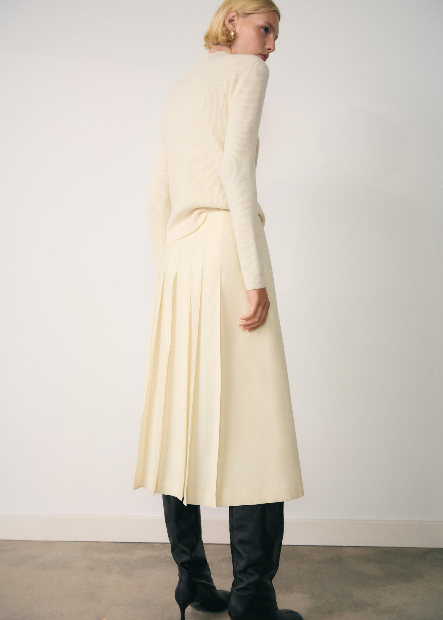 Perkins-neck sweater with zip - Women | MANGO USA Product Image