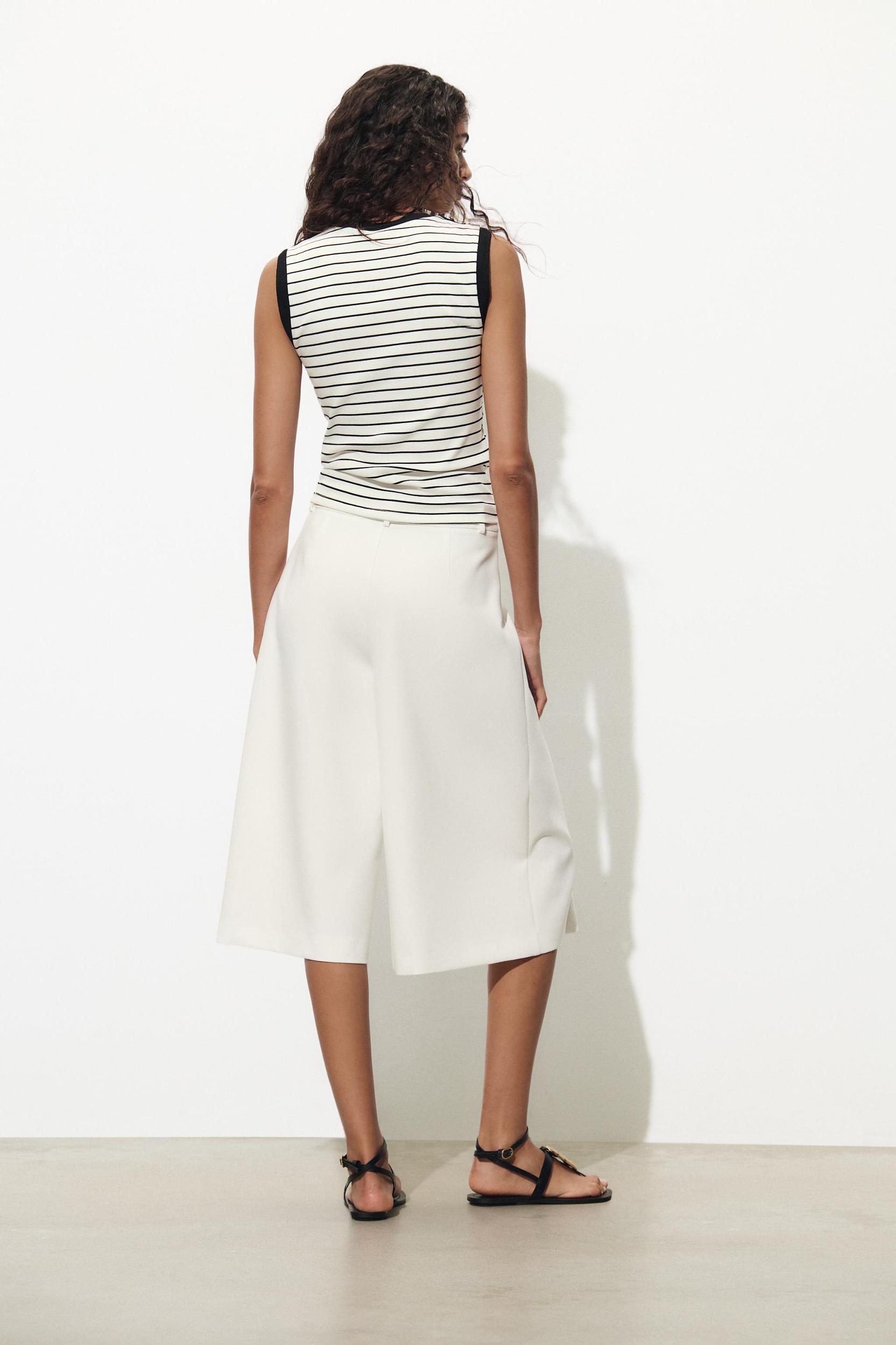 STRIPED BUTTON T-SHIRT Product Image