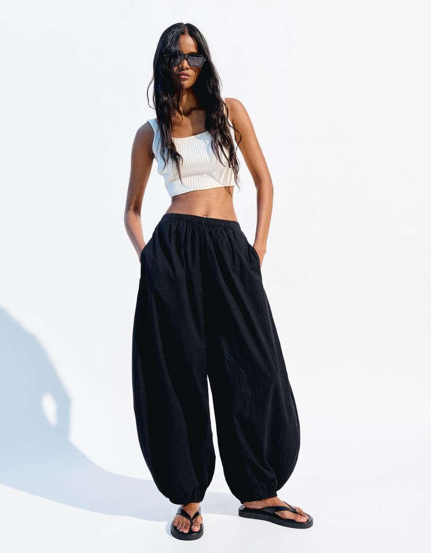 Baggy pants with an elastic waistband Product Image