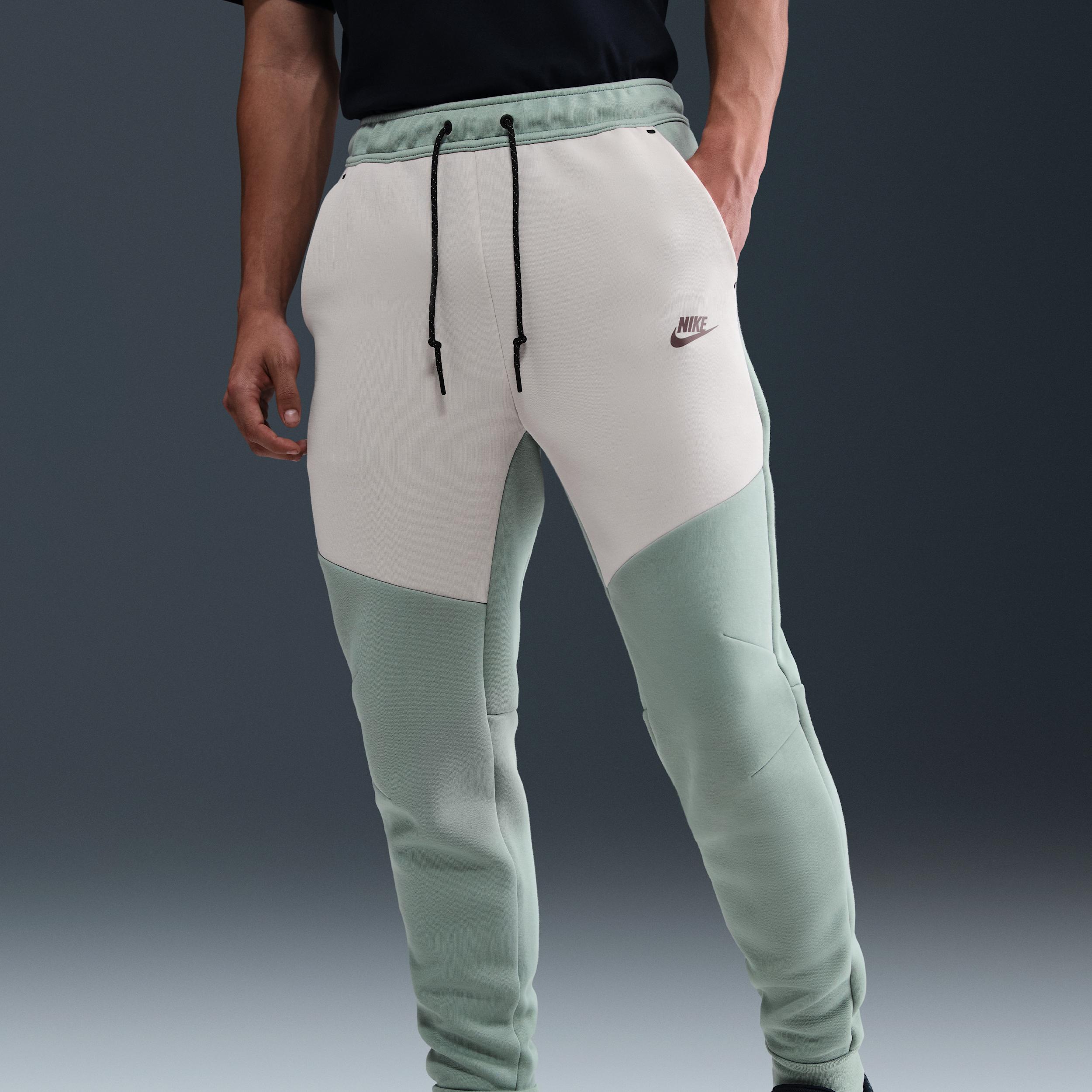 Nike Men's Tech Fleece Jogger Pants Product Image