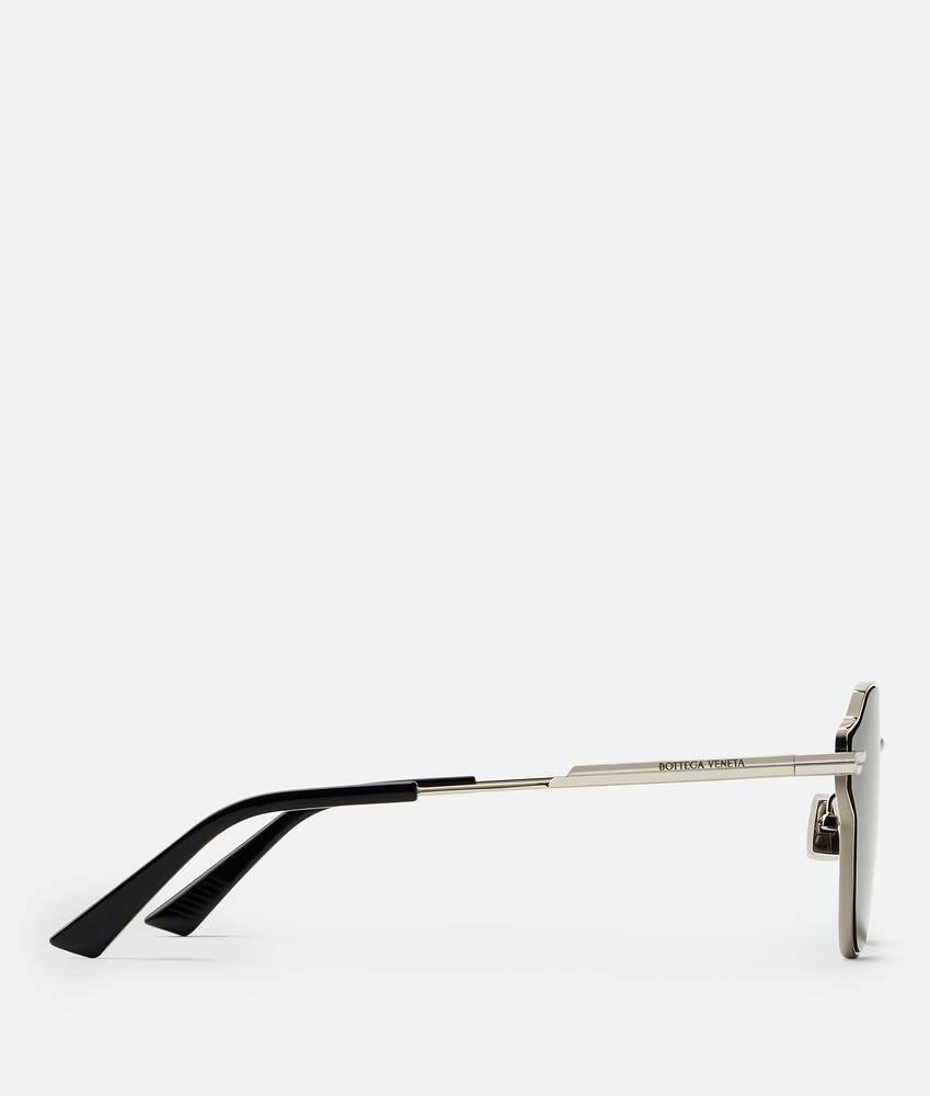 Glaze Metal Aviator Sunglasses in Silver / Grey Product Image