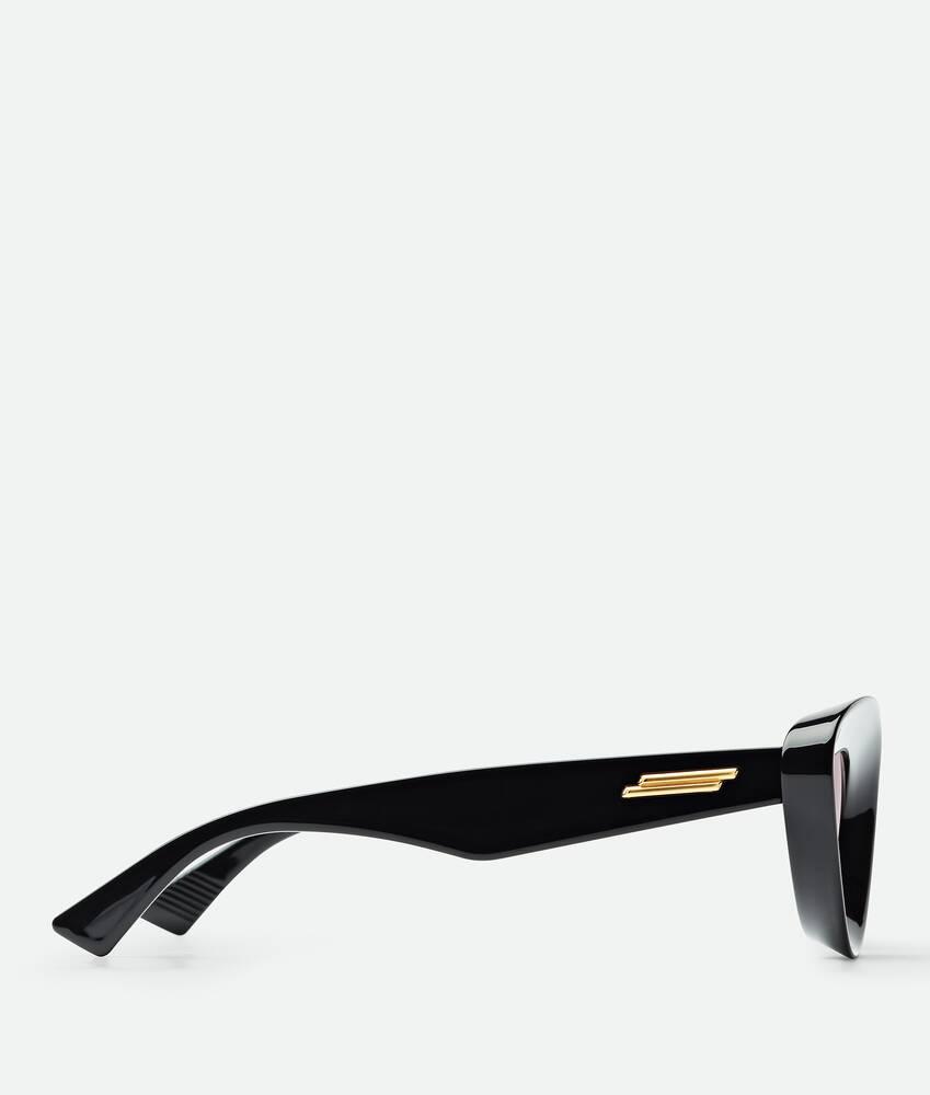 Sharp Cat Eye Sunglasses in Black/grey Product Image