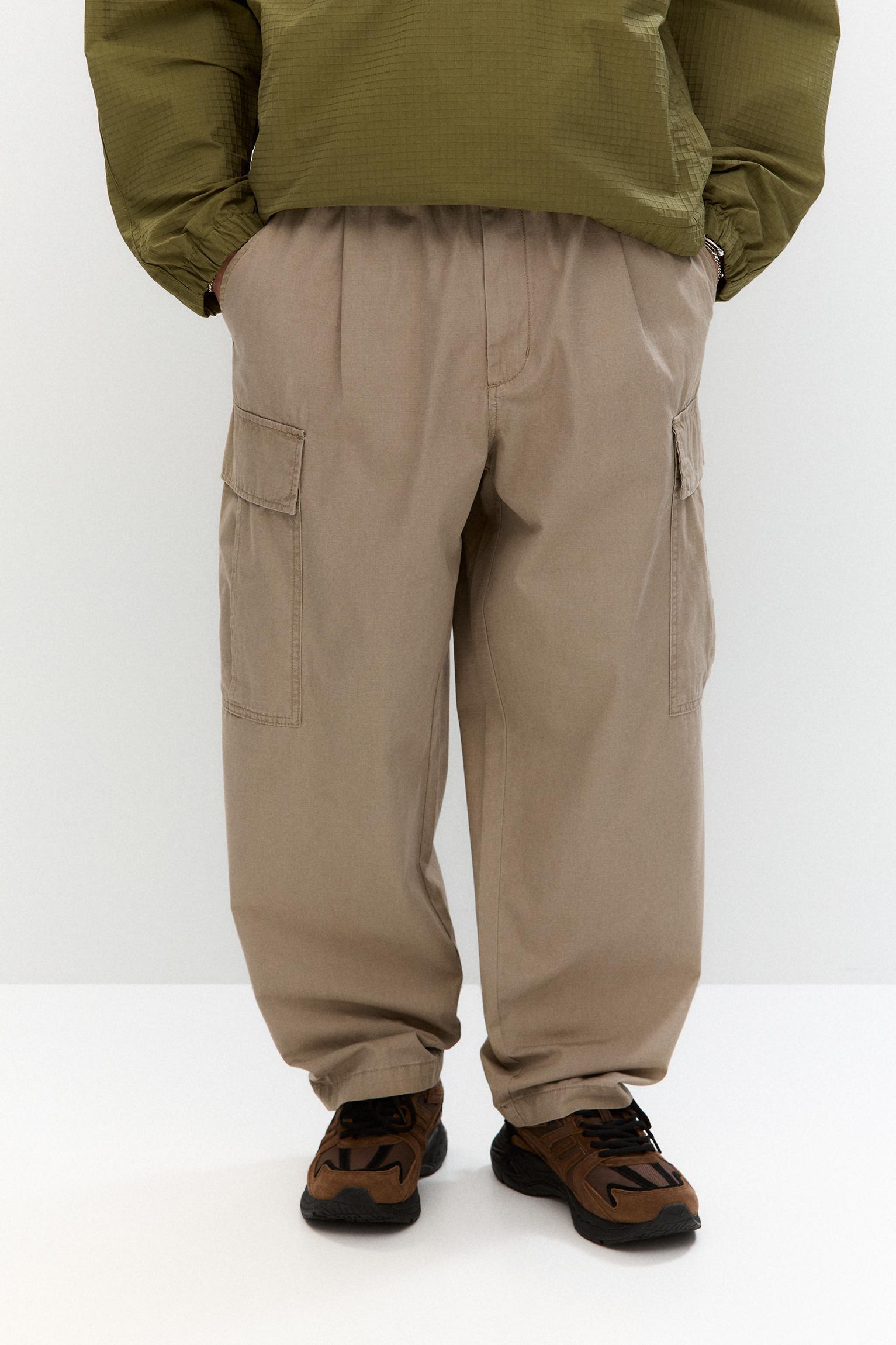 Balloon fit cargo pants Product Image