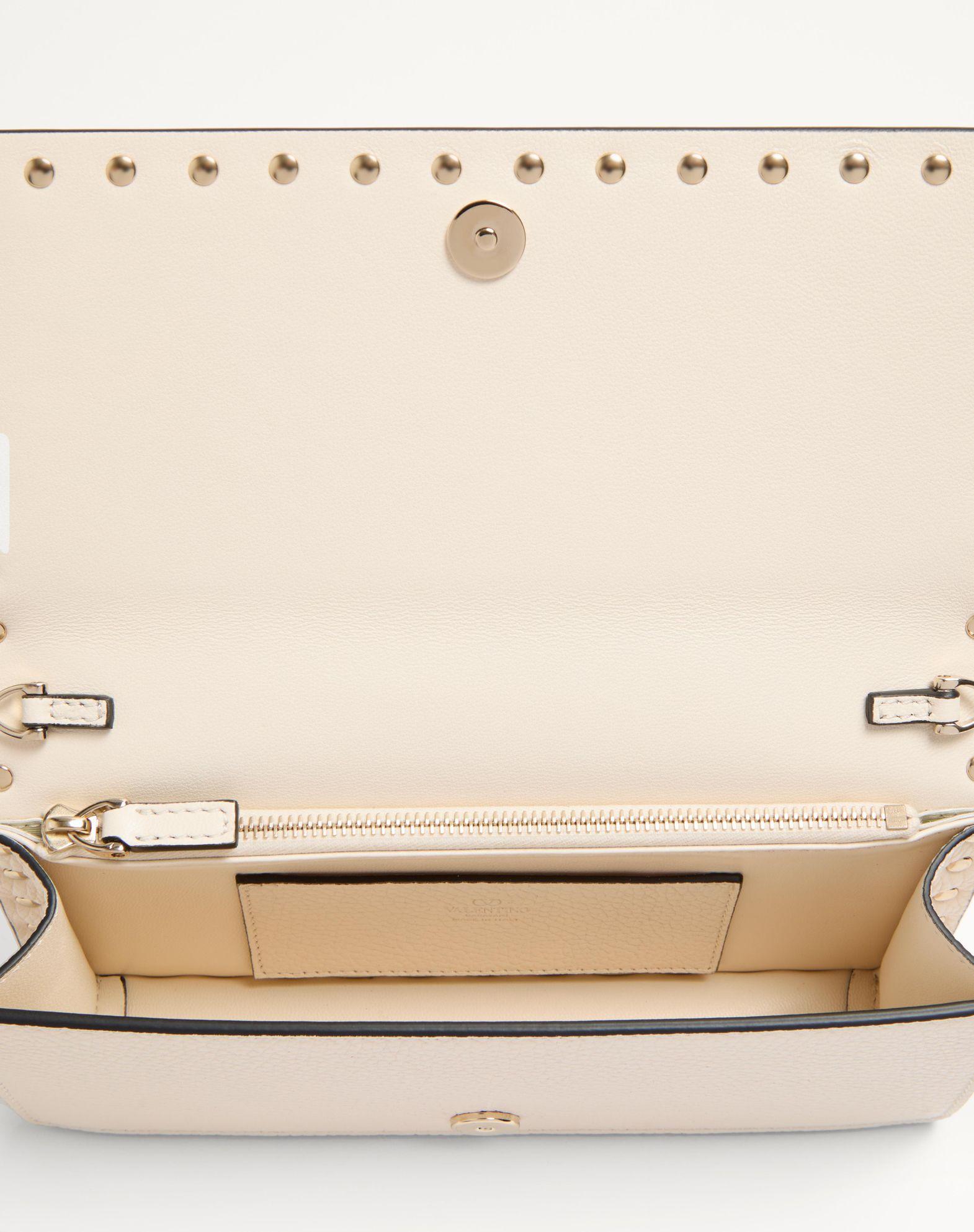 Rockstud Wallet With Chain In Grainy Calfskin Product Image