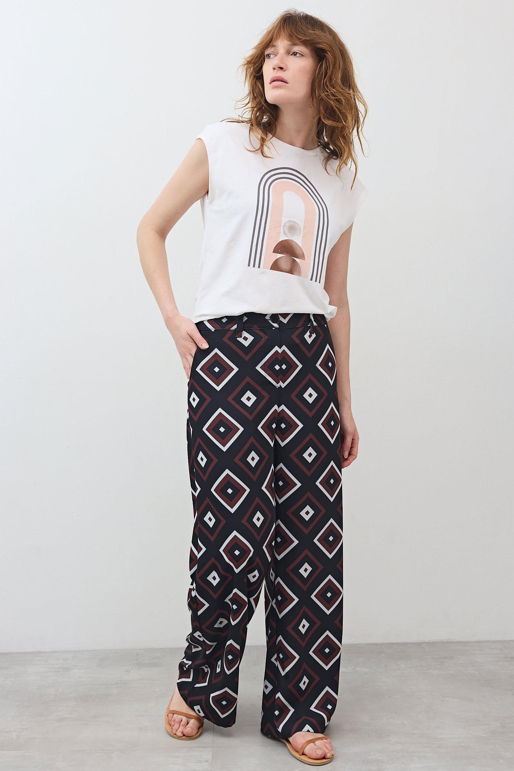 The Graphic Tuck-In Tee Product Image