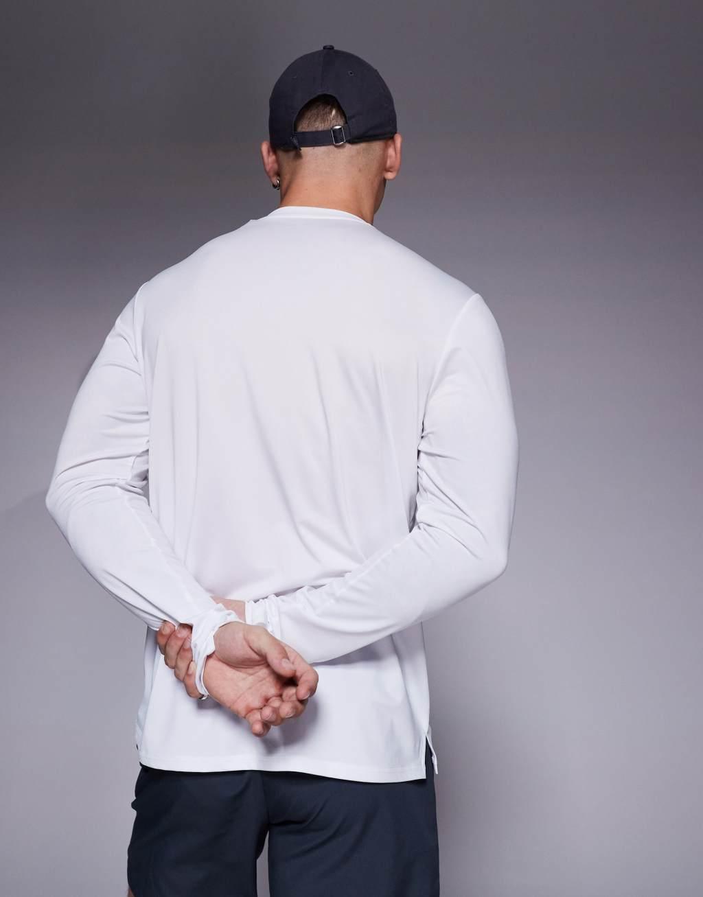 4505 regular fit quick dry long sleeve running t-shirt in white  Product Image