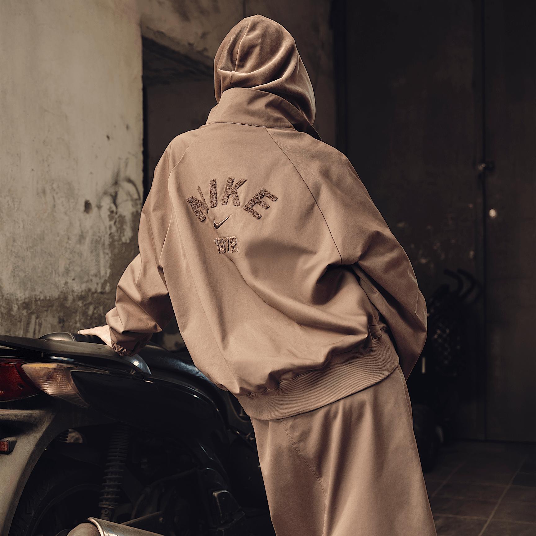 Nike Sportswear Collection Women's Oversized Twill 1/4-Zip Top Product Image