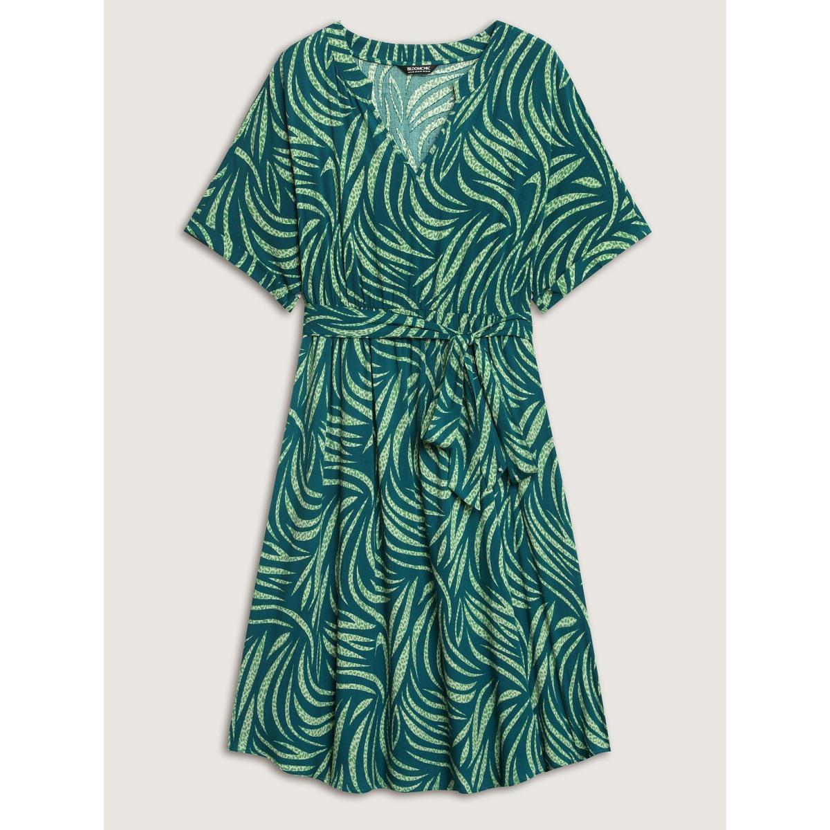 Plus Size Grassy Print Curvy Hem Pockets Midi Dress Teal Women Flat collar with V-notch Short sleeve Curvy BloomChic 28/5X Product Image