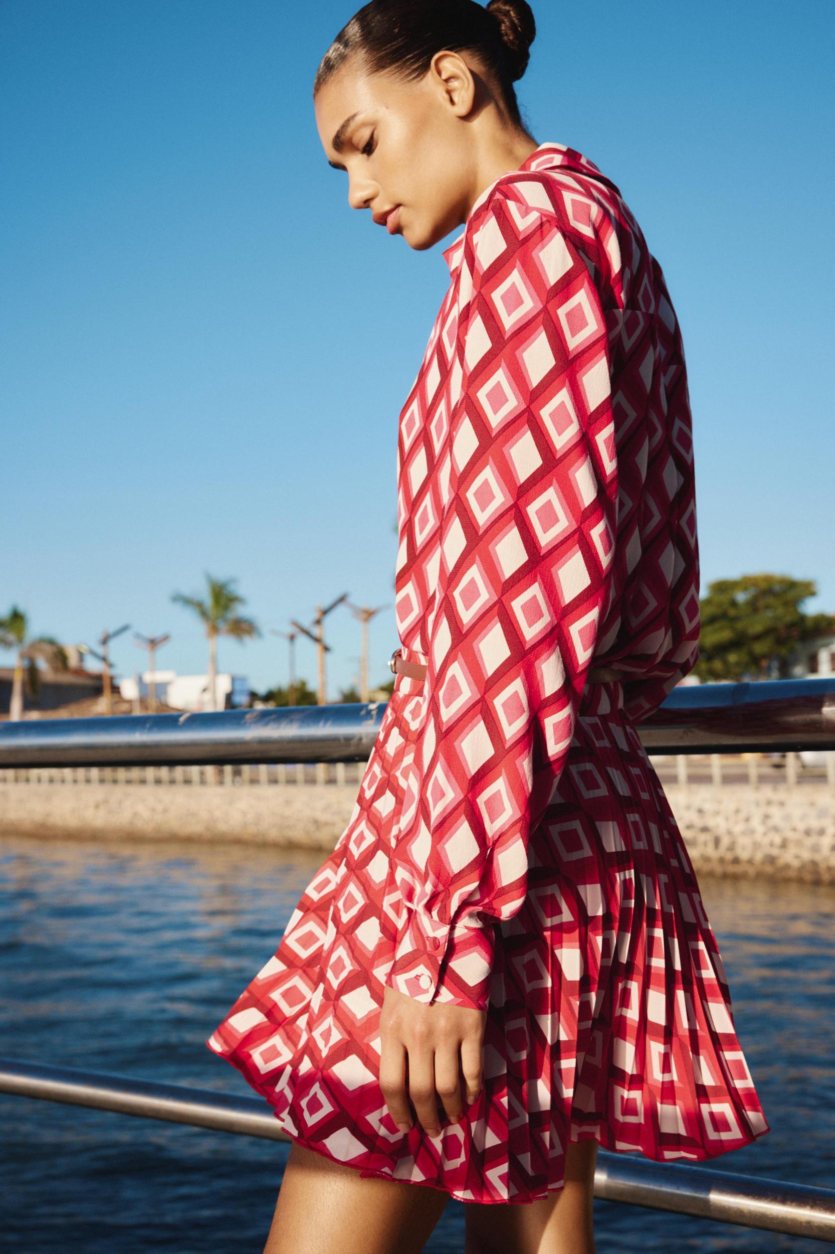 GEOMETRIC PRINT MINI SKIRT WITH BELT Product Image