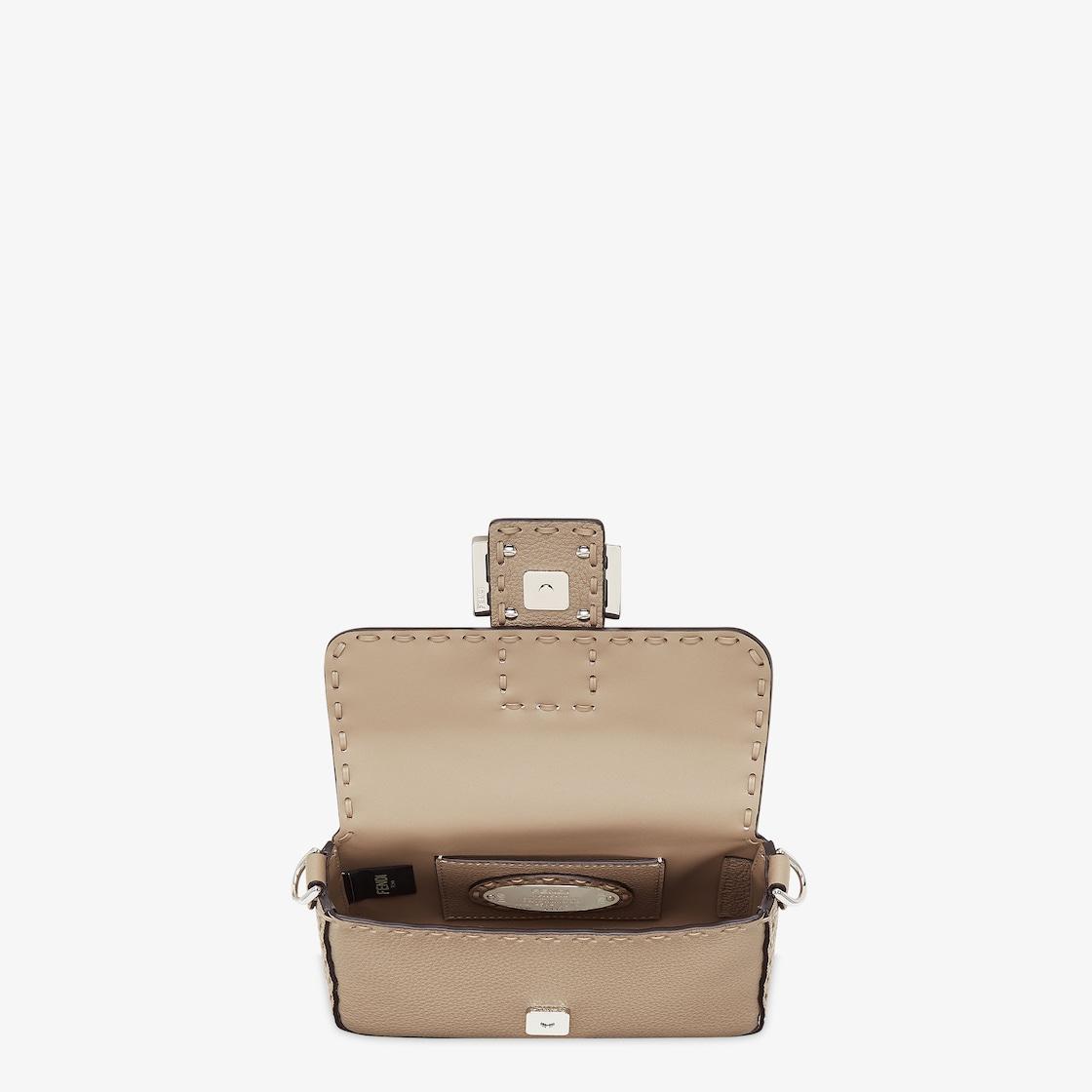 Baguette MiniDove gray Selleria bag with 309 hand-sewn topstitches Product Image