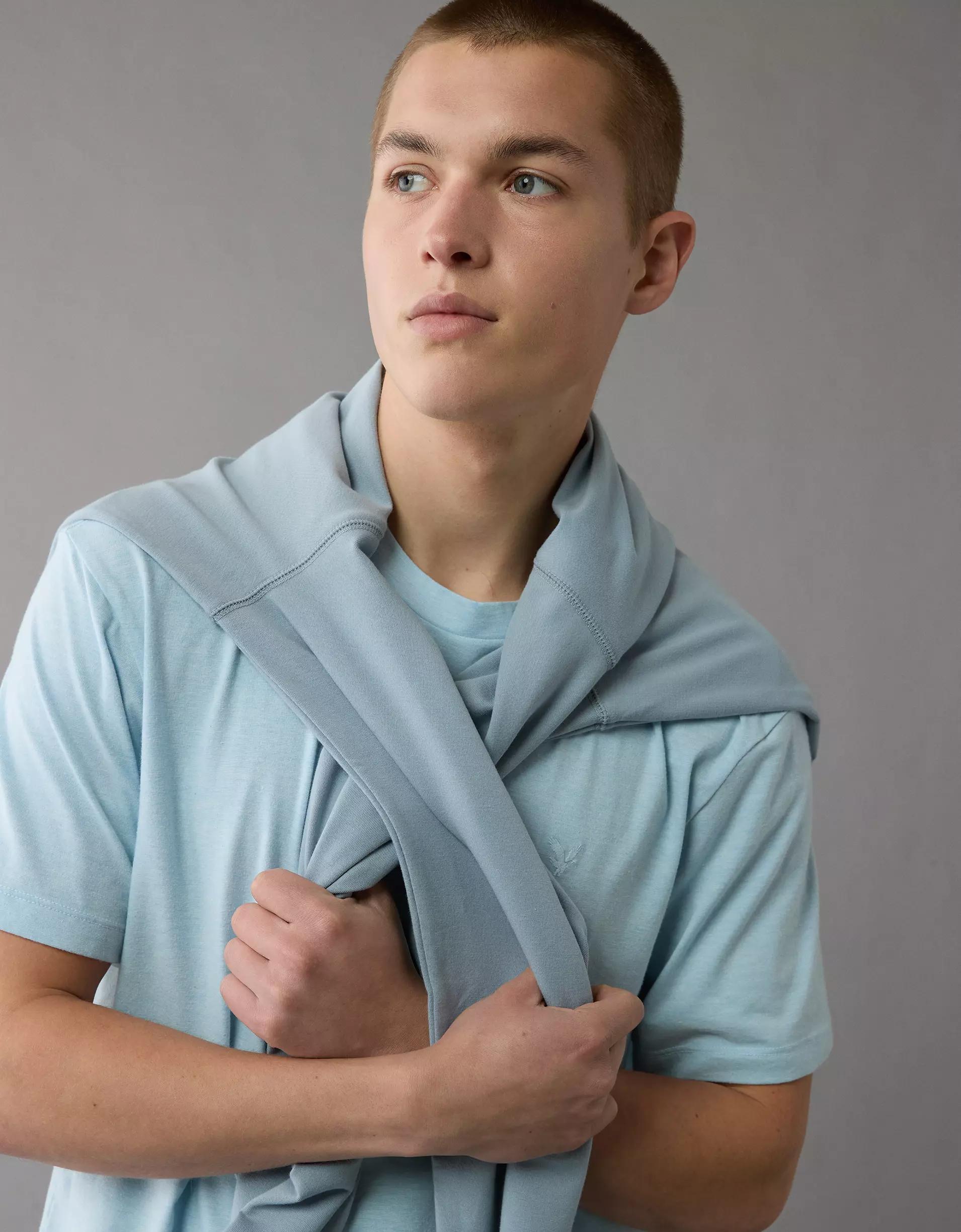 AE 24/7 Club T-Shirt Product Image