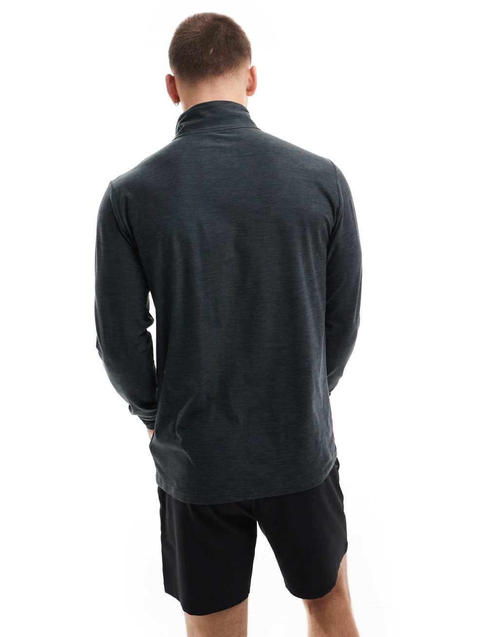 New Balance 1/4 zip sweatshirt in black Product Image